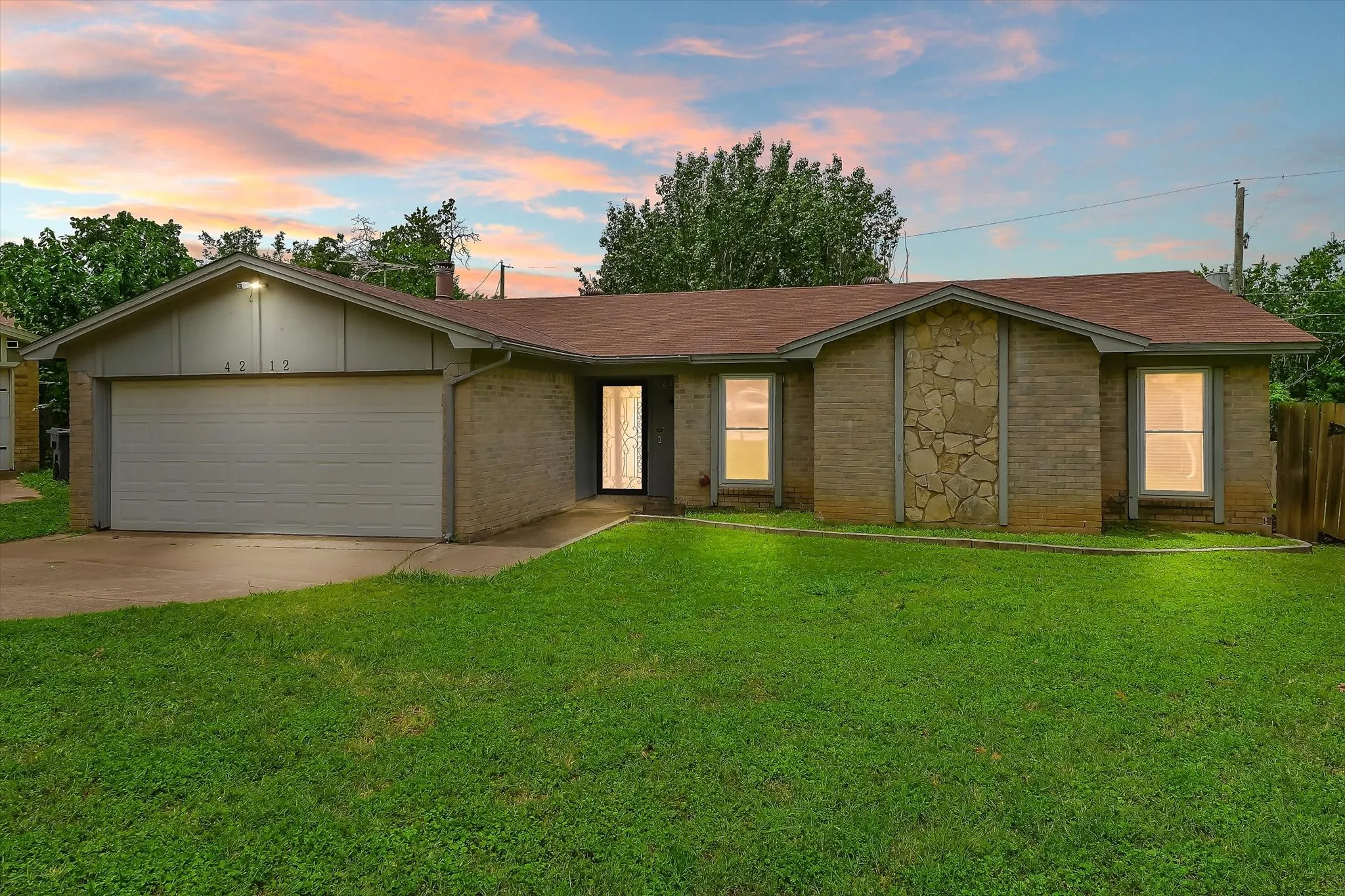 Single Family Residence For Sale in Tarrant County , 4212 Selina Court, Arlington, Texas 76016, 3 Bedroom, 2 Bathroom, 2 Garage spaces, 1,511 Sqft, built in 1979, mls#21294770, Real Estate Agent in Arlington, Homes For Sale in Tarrant county, Homes For Sale in Arlington, Realtor in Arlington Texas, Real Estate Brokerage Independent Realty Texas, Luminita Cordes Realtor