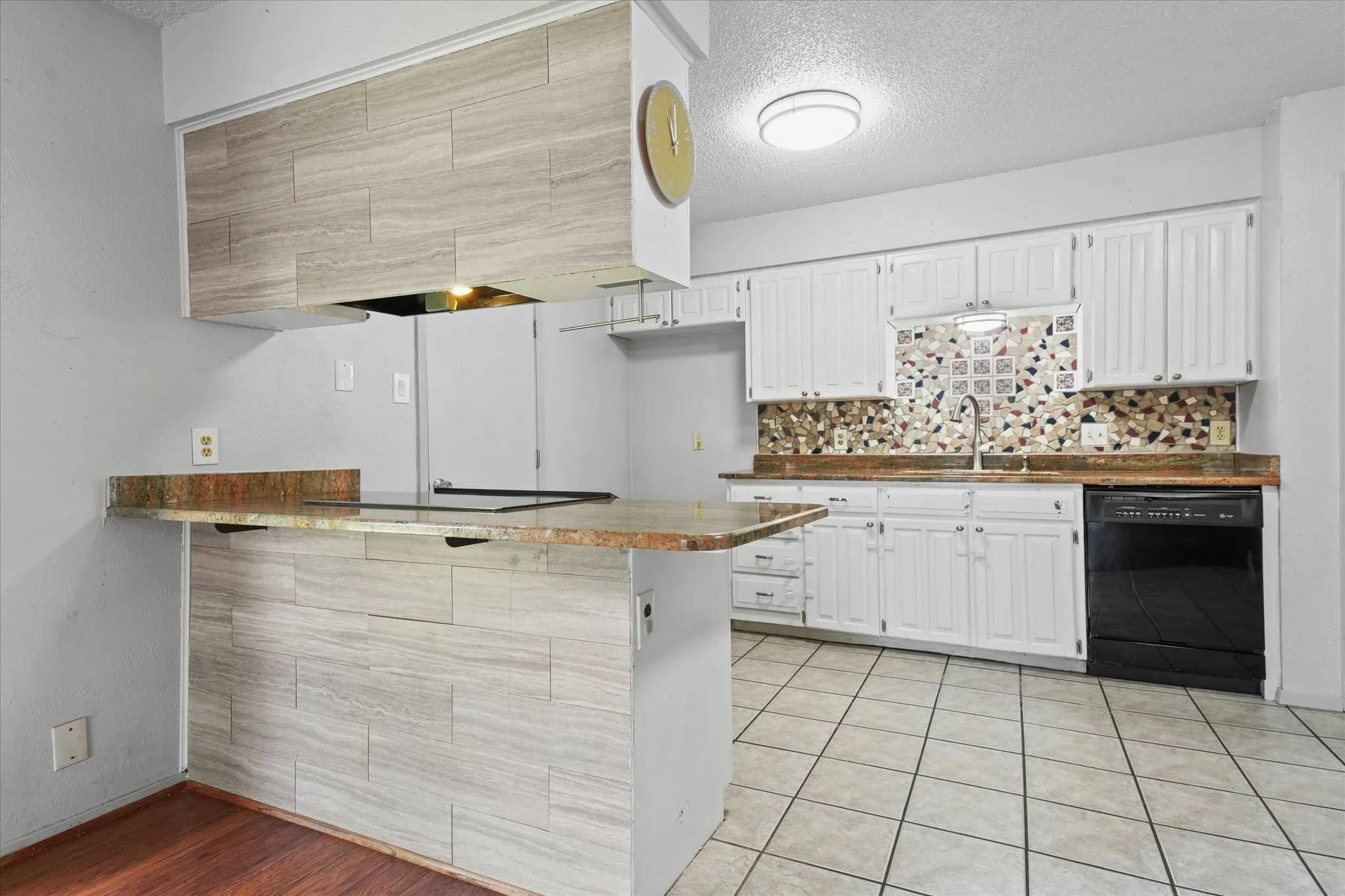 Single Family Residence For Sale in Tarrant County , 4212 Selina Court, Arlington, Texas 76016, 3 Bedroom, 2 Bathroom, 2 Garage spaces, 1,511 Sqft, built in 1979, mls#21294770, Real Estate Agent in Arlington, Homes For Sale in Tarrant county, Homes For Sale in Arlington, Realtor in Arlington Texas, Real Estate Brokerage Independent Realty Texas, Luminita Cordes Realtor