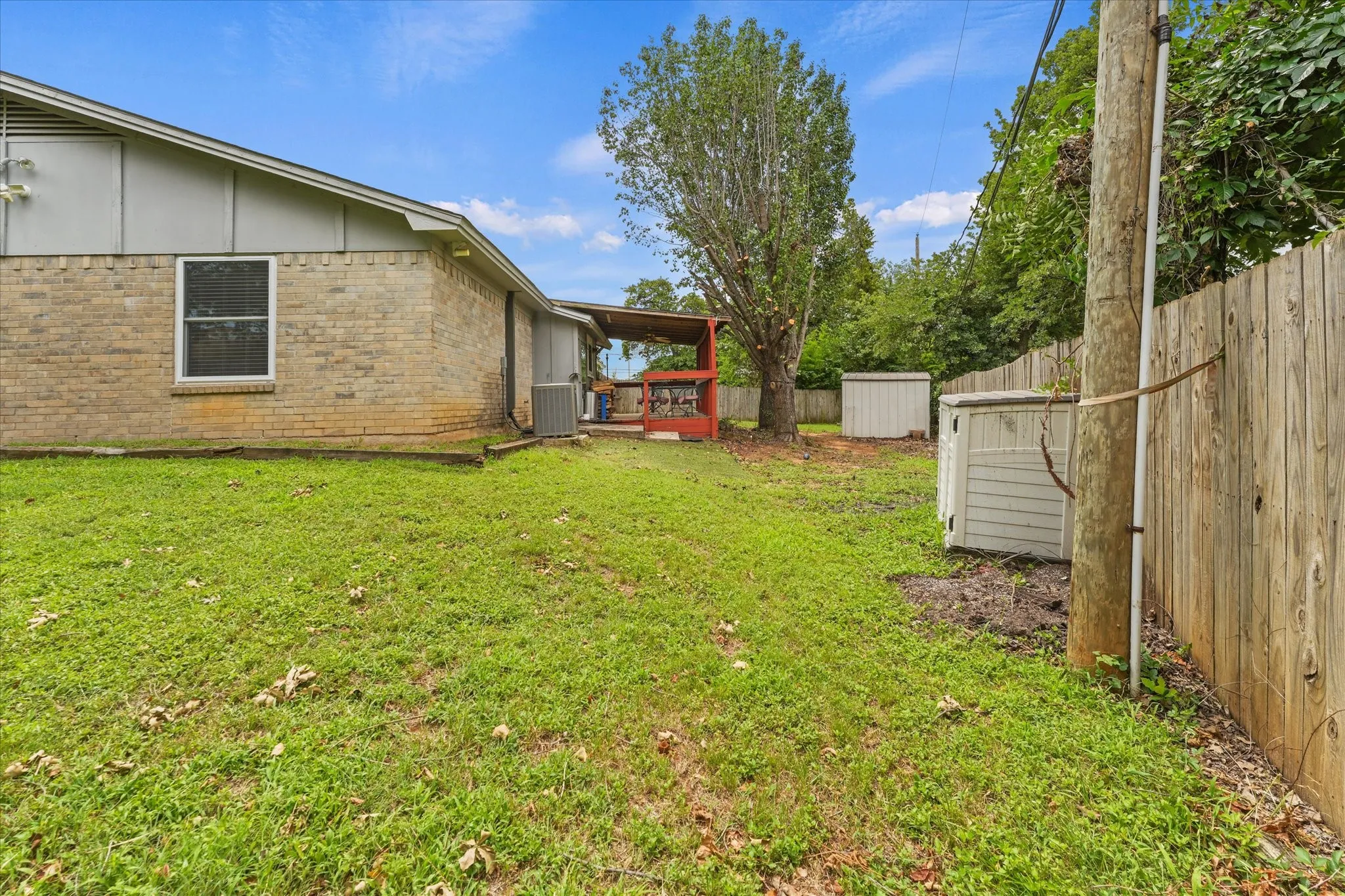 Single Family Residence For Sale in Tarrant County , 4212 Selina Court, Arlington, Texas 76016, 3 Bedroom, 2 Bathroom, 2 Garage spaces, 1,511 Sqft, built in 1979, mls#21294770, Real Estate Agent in Arlington, Homes For Sale in Tarrant county, Homes For Sale in Arlington, Realtor in Arlington Texas, Real Estate Brokerage Independent Realty Texas, Luminita Cordes Realtor