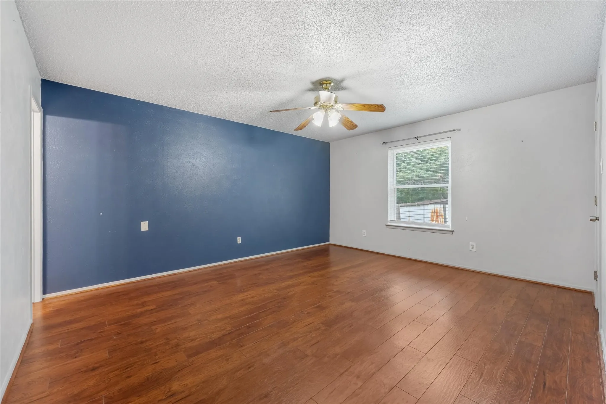 Single Family Residence For Sale in Tarrant County , 4212 Selina Court, Arlington, Texas 76016, 3 Bedroom, 2 Bathroom, 2 Garage spaces, 1,511 Sqft, built in 1979, mls#21294770, Real Estate Agent in Arlington, Homes For Sale in Tarrant county, Homes For Sale in Arlington, Realtor in Arlington Texas, Real Estate Brokerage Independent Realty Texas, Luminita Cordes Realtor