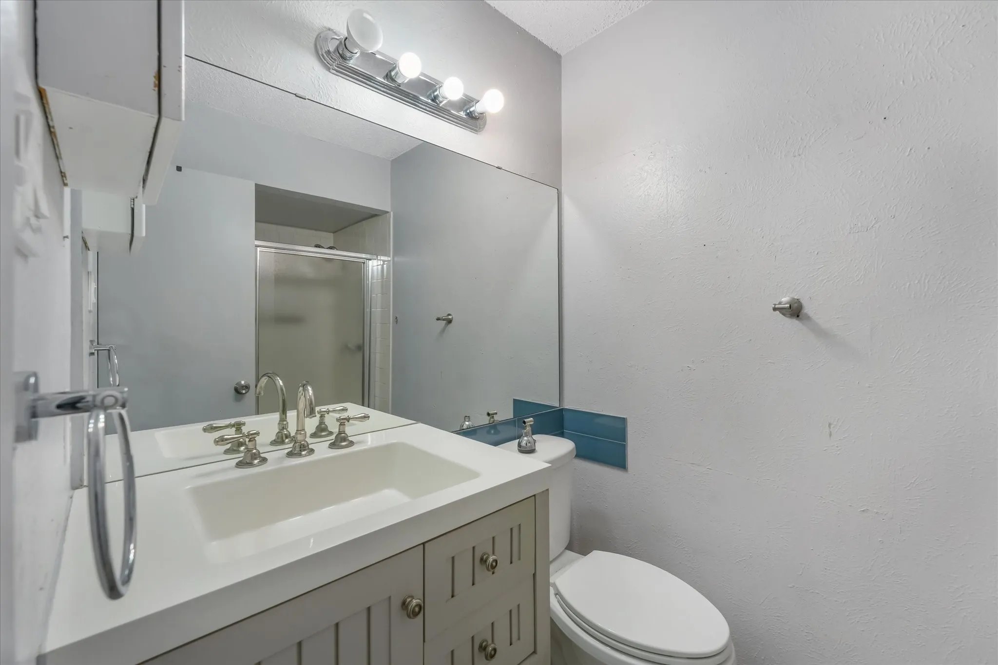 Single Family Residence For Sale in Tarrant County , 4212 Selina Court, Arlington, Texas 76016, 3 Bedroom, 2 Bathroom, 2 Garage spaces, 1,511 Sqft, built in 1979, mls#21294770, Real Estate Agent in Arlington, Homes For Sale in Tarrant county, Homes For Sale in Arlington, Realtor in Arlington Texas, Real Estate Brokerage Independent Realty Texas, Luminita Cordes Realtor