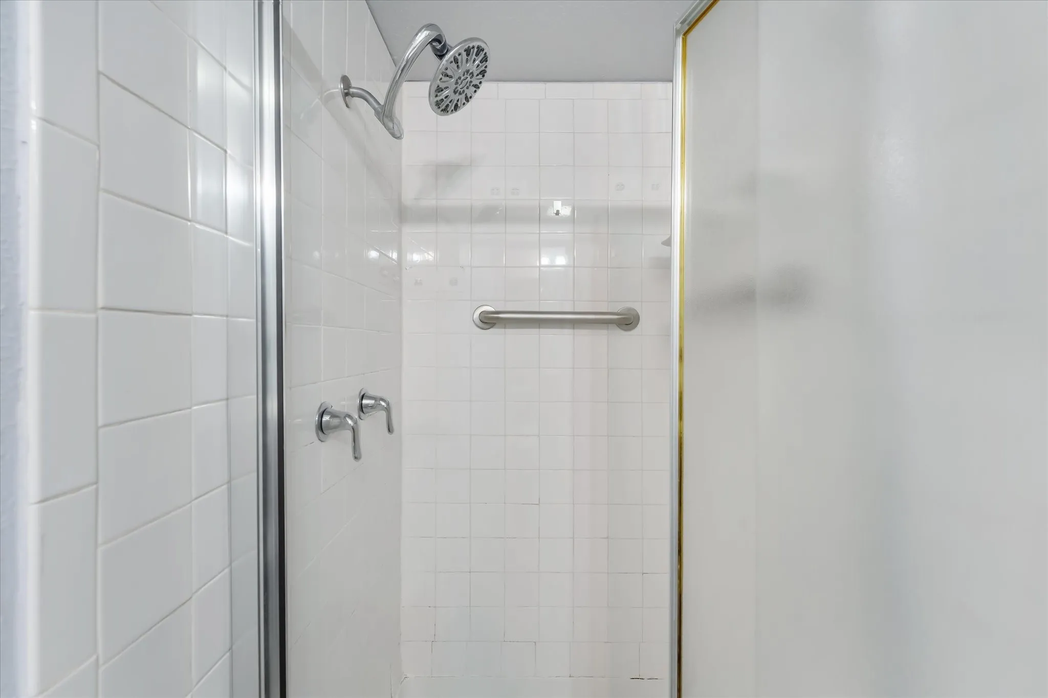 Single Family Residence For Sale in Tarrant County , 4212 Selina Court, Arlington, Texas 76016, 3 Bedroom, 2 Bathroom, 2 Garage spaces, 1,511 Sqft, built in 1979, mls#21294770, Real Estate Agent in Arlington, Homes For Sale in Tarrant county, Homes For Sale in Arlington, Realtor in Arlington Texas, Real Estate Brokerage Independent Realty Texas, Luminita Cordes Realtor