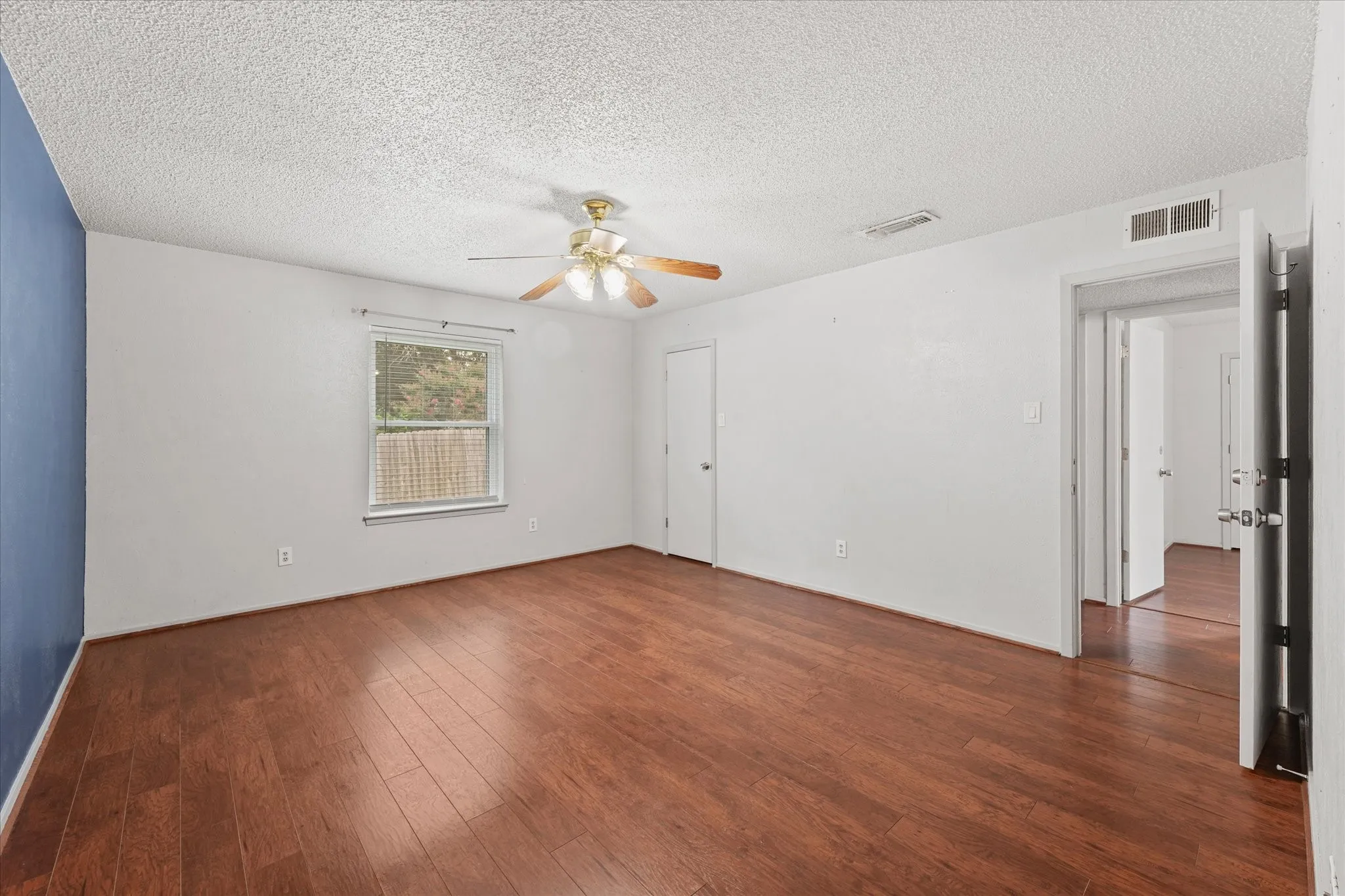 Single Family Residence For Sale in Tarrant County , 4212 Selina Court, Arlington, Texas 76016, 3 Bedroom, 2 Bathroom, 2 Garage spaces, 1,511 Sqft, built in 1979, mls#21294770, Real Estate Agent in Arlington, Homes For Sale in Tarrant county, Homes For Sale in Arlington, Realtor in Arlington Texas, Real Estate Brokerage Independent Realty Texas, Luminita Cordes Realtor