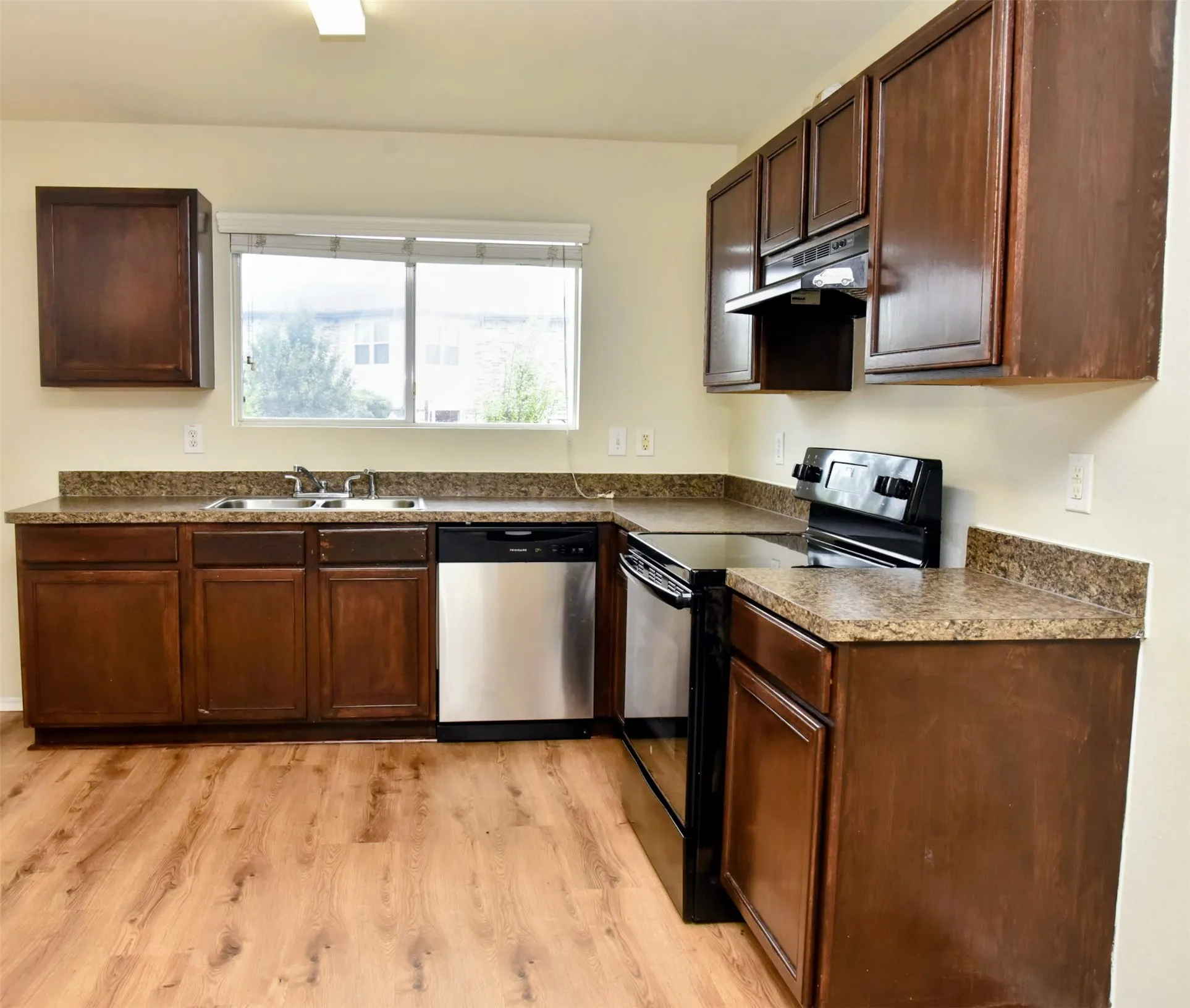 Single Family Residence For Sale in Tarrant County , 5760 Mountain Stream Trail, Fort Worth, Texas 76244, 3 Bedrooms, 2 Bathrooms, 2 Garage spaces, 1,640 Sqft, built in 2009, Price $299,999, mls#21282176, Real Estate Agent in Fort Worth, Homes For Sale in Tarrant county, Homes For Sale in Fort Worth, Realtor in Fort Worth Texas, Real Estate Brokerage Independent Realty Texas, Luminita Cordes Realtor