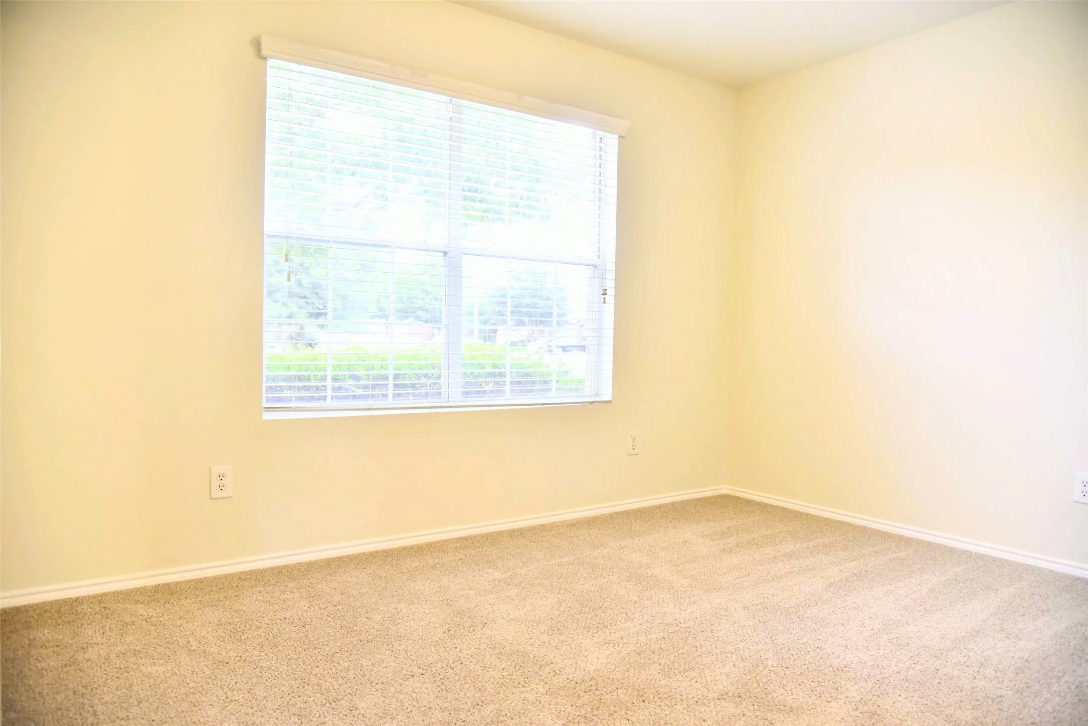Single Family Residence For Sale in Tarrant County , 5760 Mountain Stream Trail, Fort Worth, Texas 76244, 3 Bedrooms, 2 Bathrooms, 2 Garage spaces, 1,640 Sqft, built in 2009, Price $299,999, mls#21282176, Real Estate Agent in Fort Worth, Homes For Sale in Tarrant county, Homes For Sale in Fort Worth, Realtor in Fort Worth Texas, Real Estate Brokerage Independent Realty Texas, Luminita Cordes Realtor