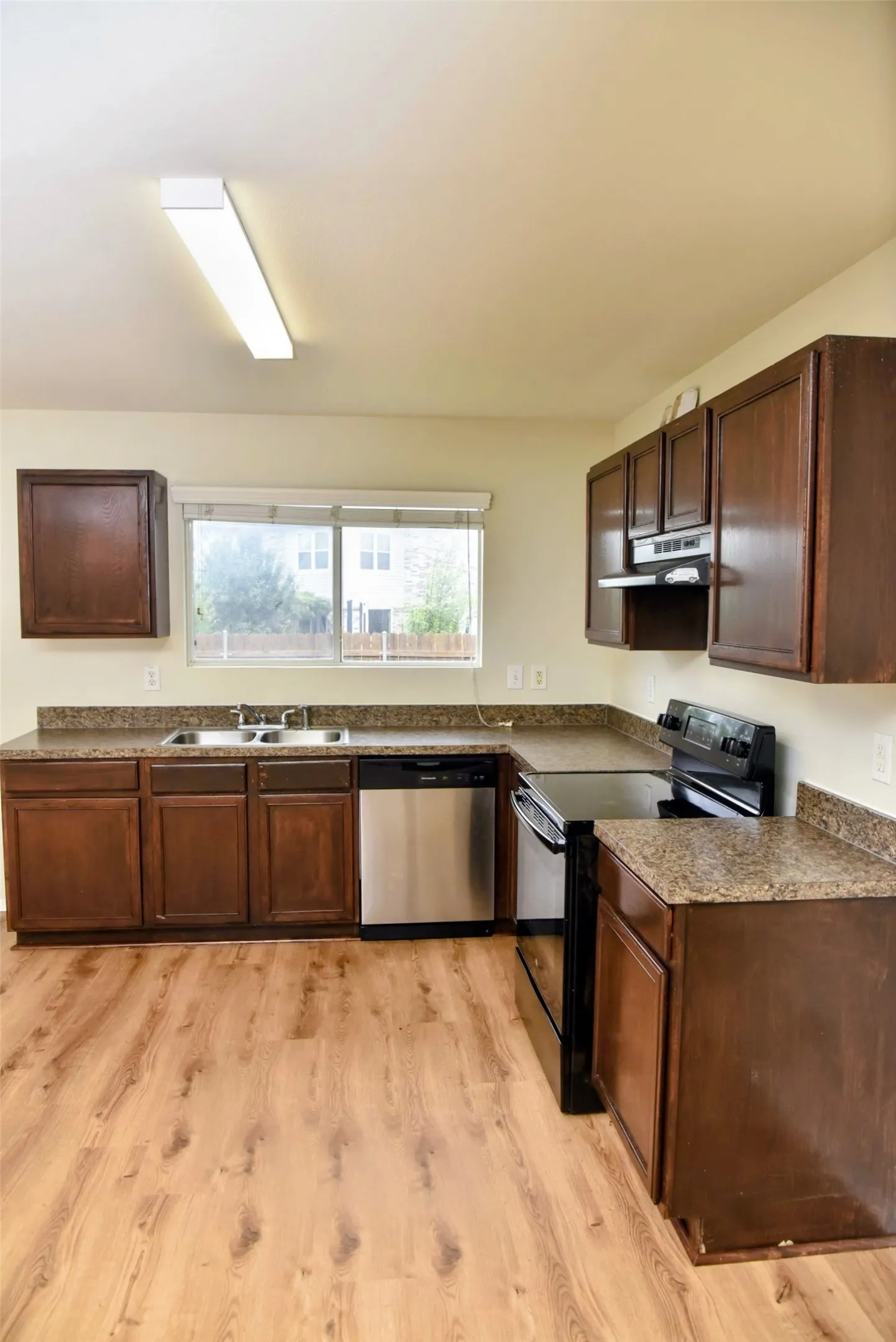 Single Family Residence For Sale in Tarrant County , 5760 Mountain Stream Trail, Fort Worth, Texas 76244, 3 Bedrooms, 2 Bathrooms, 2 Garage spaces, 1,640 Sqft, built in 2009, Price $299,999, mls#21282176, Real Estate Agent in Fort Worth, Homes For Sale in Tarrant county, Homes For Sale in Fort Worth, Realtor in Fort Worth Texas, Real Estate Brokerage Independent Realty Texas, Luminita Cordes Realtor