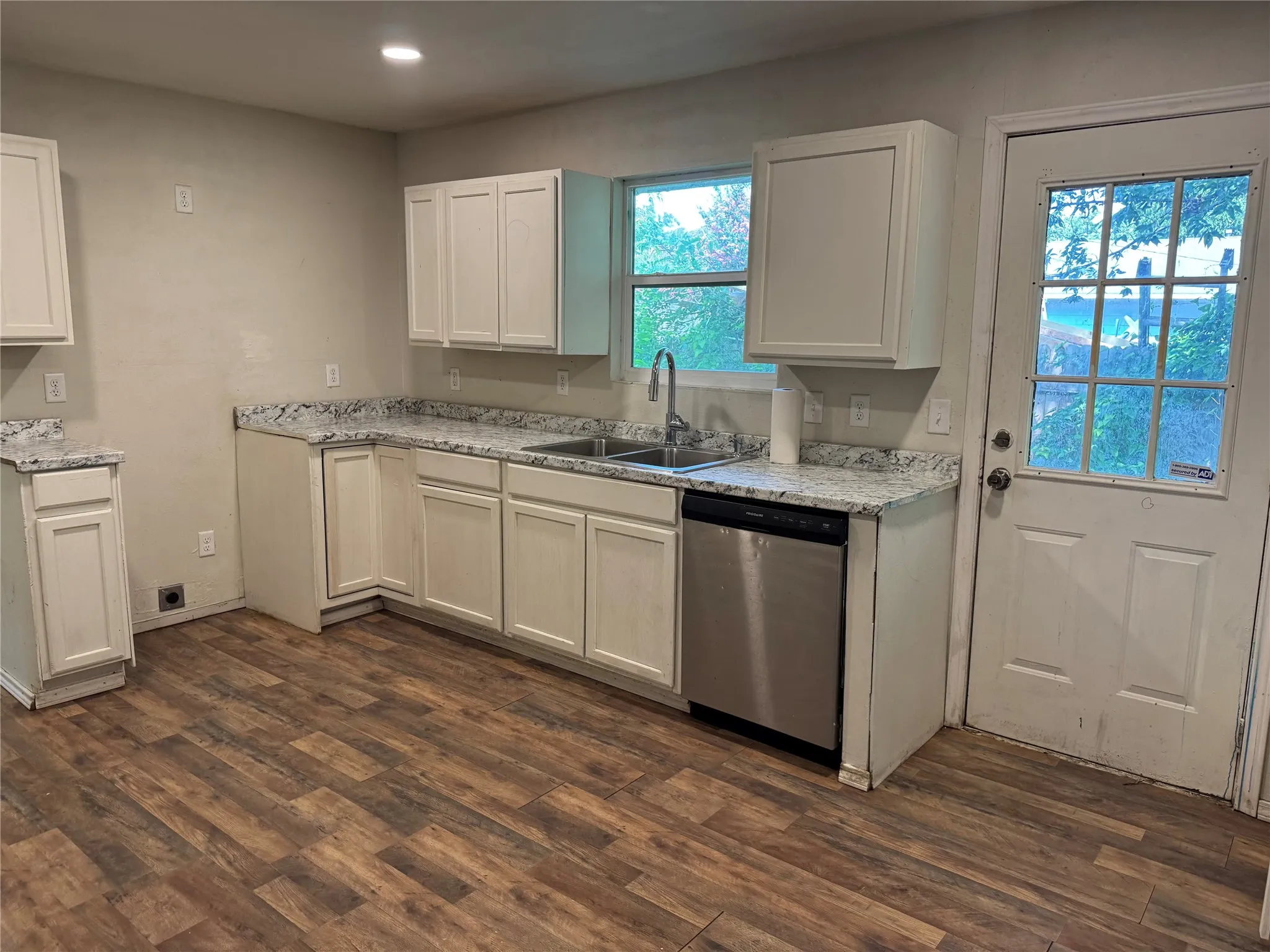 Single Family Residence For Sale in Hunt County , 1605 Jackson Street, Commerce, Texas 75428, 3 Bedroom, 2 Bathroom, Garage spaces, 1,600 Sqft, built in 1968, Price $124,000, mls#21296102, Real Estate Agent in Commerce, Homes For Sale in Hunt county, Homes For Sale in Commerce, Realtor in Commerce Texas, Real Estate Brokerage Independent Realty Texas, Luminita Cordes Realtor