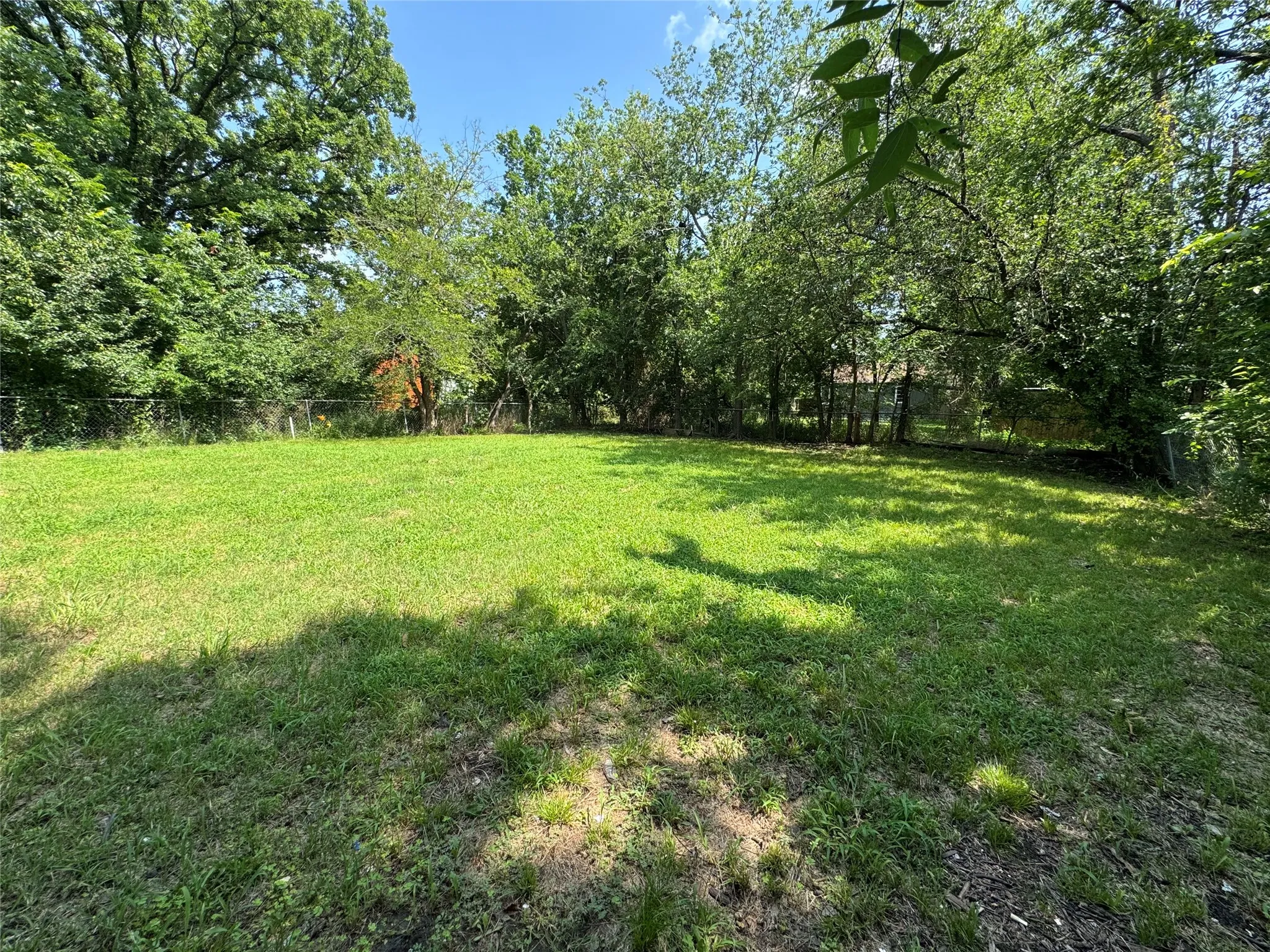 Single Family Residence For Sale in Hunt County , 1605 Jackson Street, Commerce, Texas 75428, 3 Bedroom, 2 Bathroom, Garage spaces, 1,600 Sqft, built in 1968, Price $124,000, mls#21296102, Real Estate Agent in Commerce, Homes For Sale in Hunt county, Homes For Sale in Commerce, Realtor in Commerce Texas, Real Estate Brokerage Independent Realty Texas, Luminita Cordes Realtor