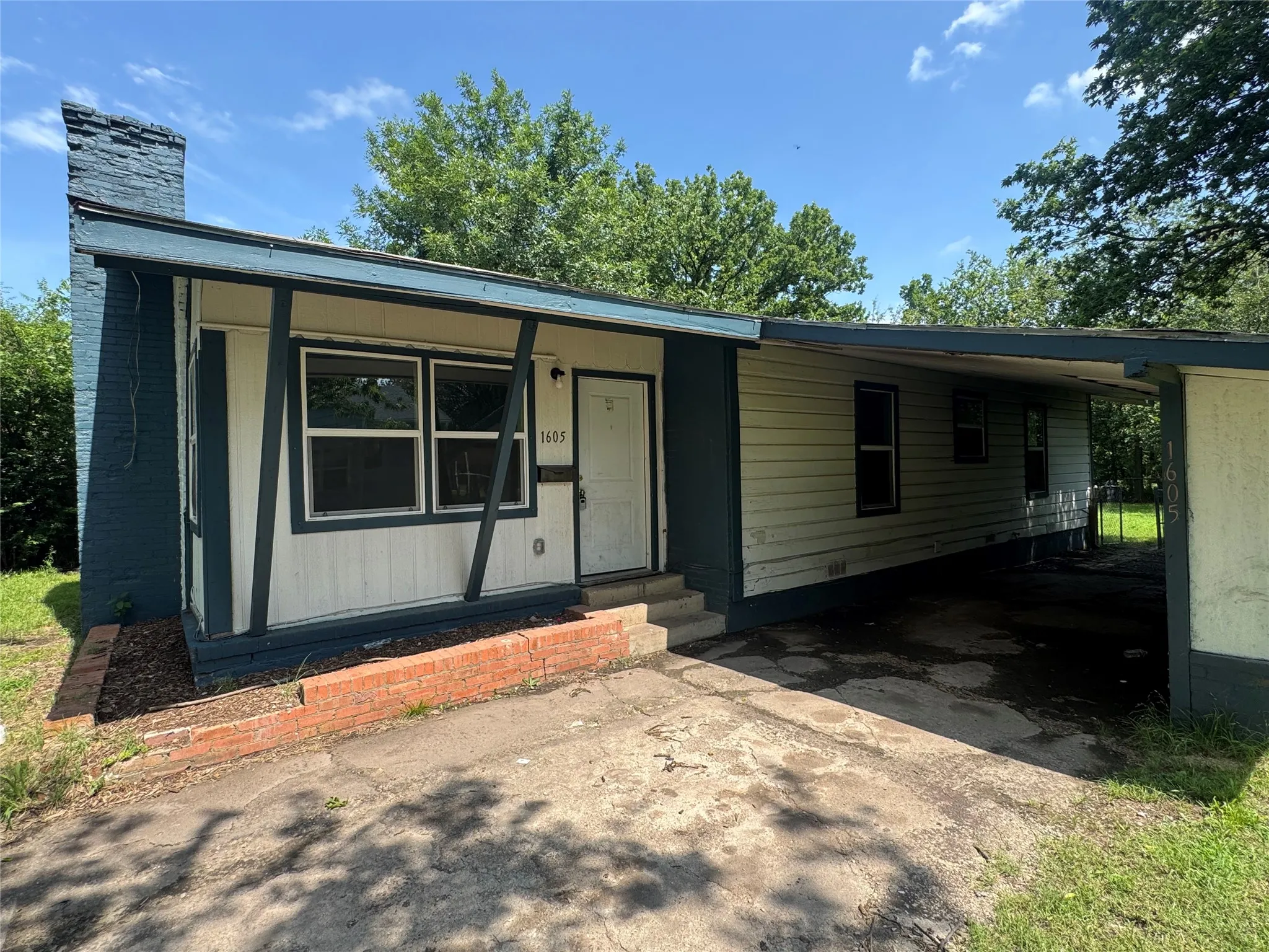 Single Family Residence For Sale in Hunt County , 1605 Jackson Street, Commerce, Texas 75428, 3 Bedroom, 2 Bathroom, Garage spaces, 1,600 Sqft, built in 1968, Price $124,000, mls#21296102, Real Estate Agent in Commerce, Homes For Sale in Hunt county, Homes For Sale in Commerce, Realtor in Commerce Texas, Real Estate Brokerage Independent Realty Texas, Luminita Cordes Realtor