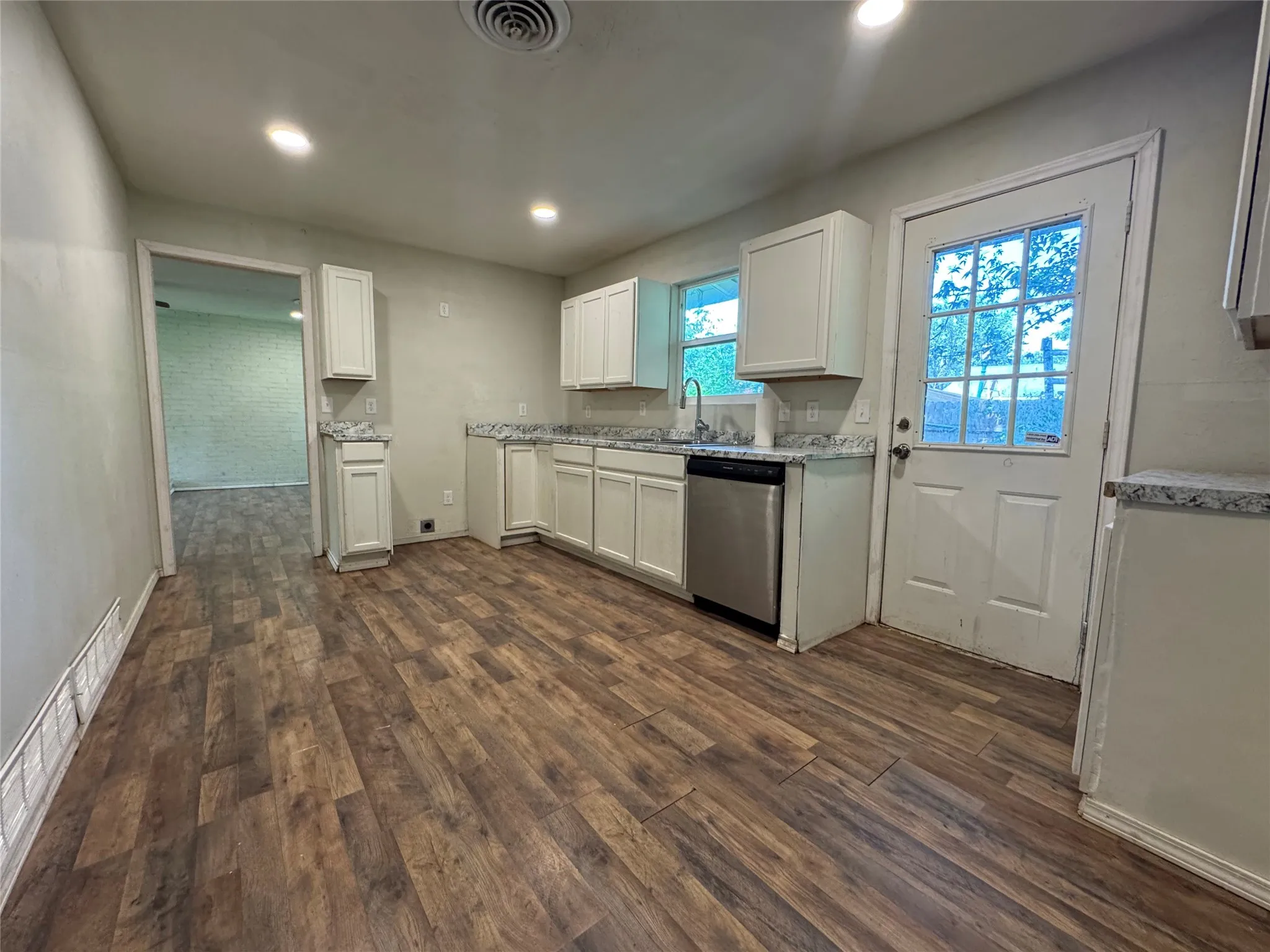 Single Family Residence For Sale in Hunt County , 1605 Jackson Street, Commerce, Texas 75428, 3 Bedroom, 2 Bathroom, Garage spaces, 1,600 Sqft, built in 1968, Price $124,000, mls#21296102, Real Estate Agent in Commerce, Homes For Sale in Hunt county, Homes For Sale in Commerce, Realtor in Commerce Texas, Real Estate Brokerage Independent Realty Texas, Luminita Cordes Realtor