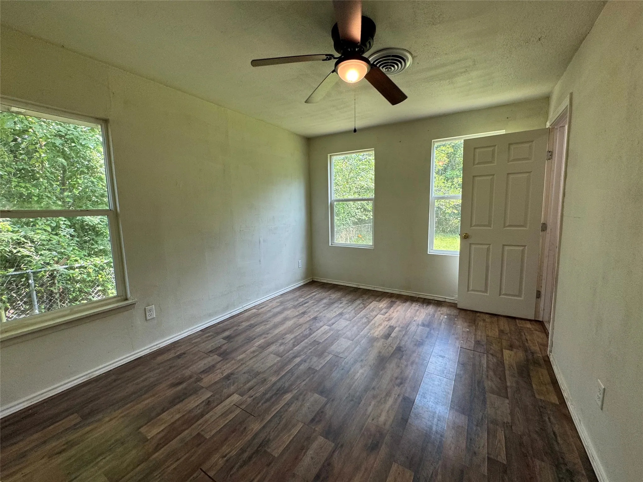 Single Family Residence For Sale in Hunt County , 1605 Jackson Street, Commerce, Texas 75428, 3 Bedroom, 2 Bathroom, Garage spaces, 1,600 Sqft, built in 1968, Price $124,000, mls#21296102, Real Estate Agent in Commerce, Homes For Sale in Hunt county, Homes For Sale in Commerce, Realtor in Commerce Texas, Real Estate Brokerage Independent Realty Texas, Luminita Cordes Realtor