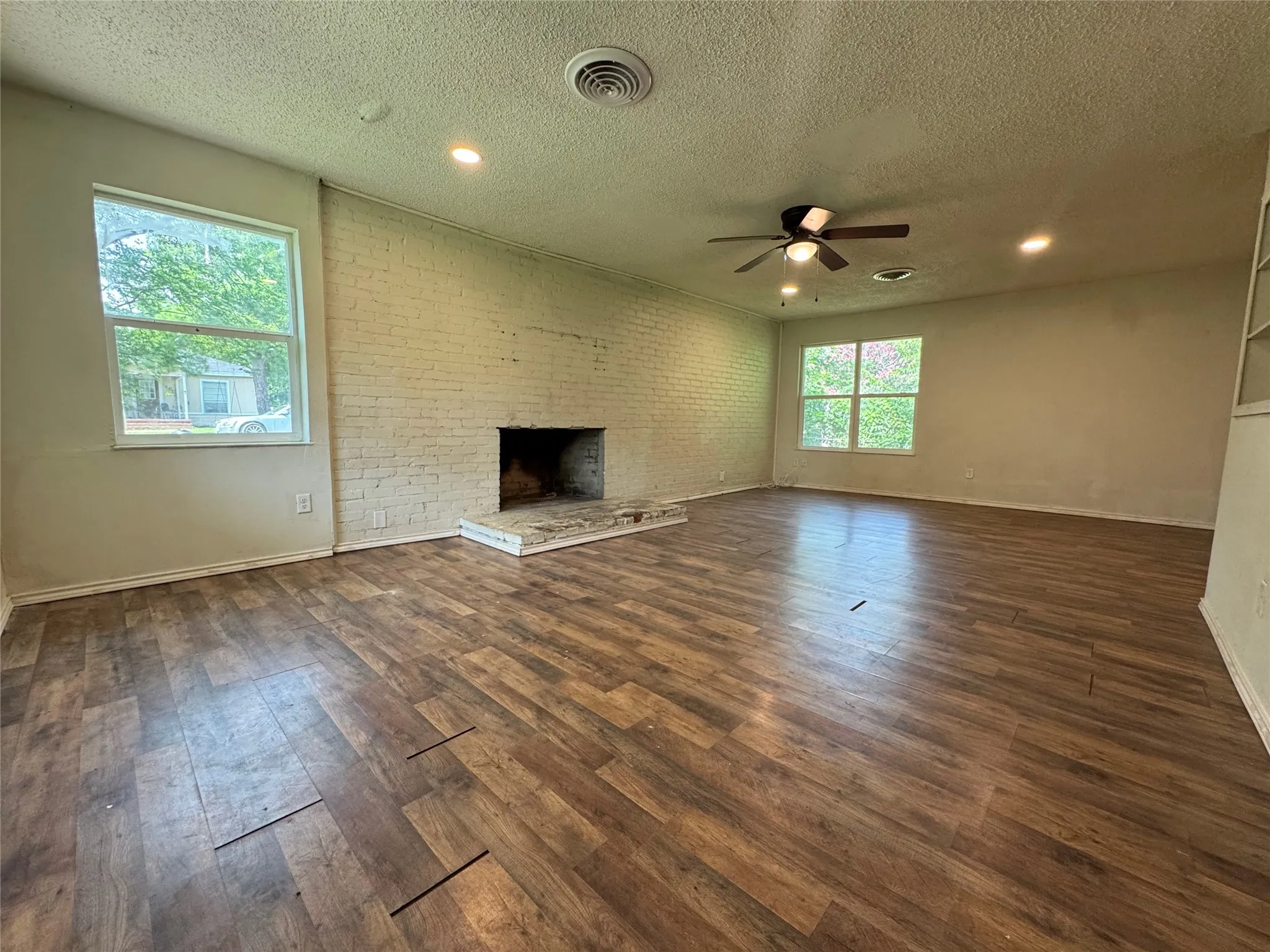 Single Family Residence For Sale in Hunt County , 1605 Jackson Street, Commerce, Texas 75428, 3 Bedroom, 2 Bathroom, Garage spaces, 1,600 Sqft, built in 1968, Price $124,000, mls#21296102, Real Estate Agent in Commerce, Homes For Sale in Hunt county, Homes For Sale in Commerce, Realtor in Commerce Texas, Real Estate Brokerage Independent Realty Texas, Luminita Cordes Realtor