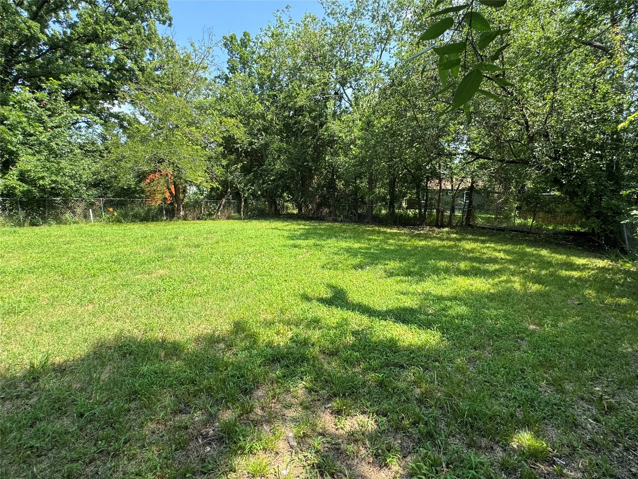 Single Family Residence For Sale in Hunt County , 1605 Jackson Street, Commerce, Texas 75428, 3 Bedroom, 2 Bathroom, Garage spaces, 1,600 Sqft, built in 1968, Price $124,000, mls#21296102, Real Estate Agent in Commerce, Homes For Sale in Hunt county, Homes For Sale in Commerce, Realtor in Commerce Texas, Real Estate Brokerage Independent Realty Texas, Luminita Cordes Realtor