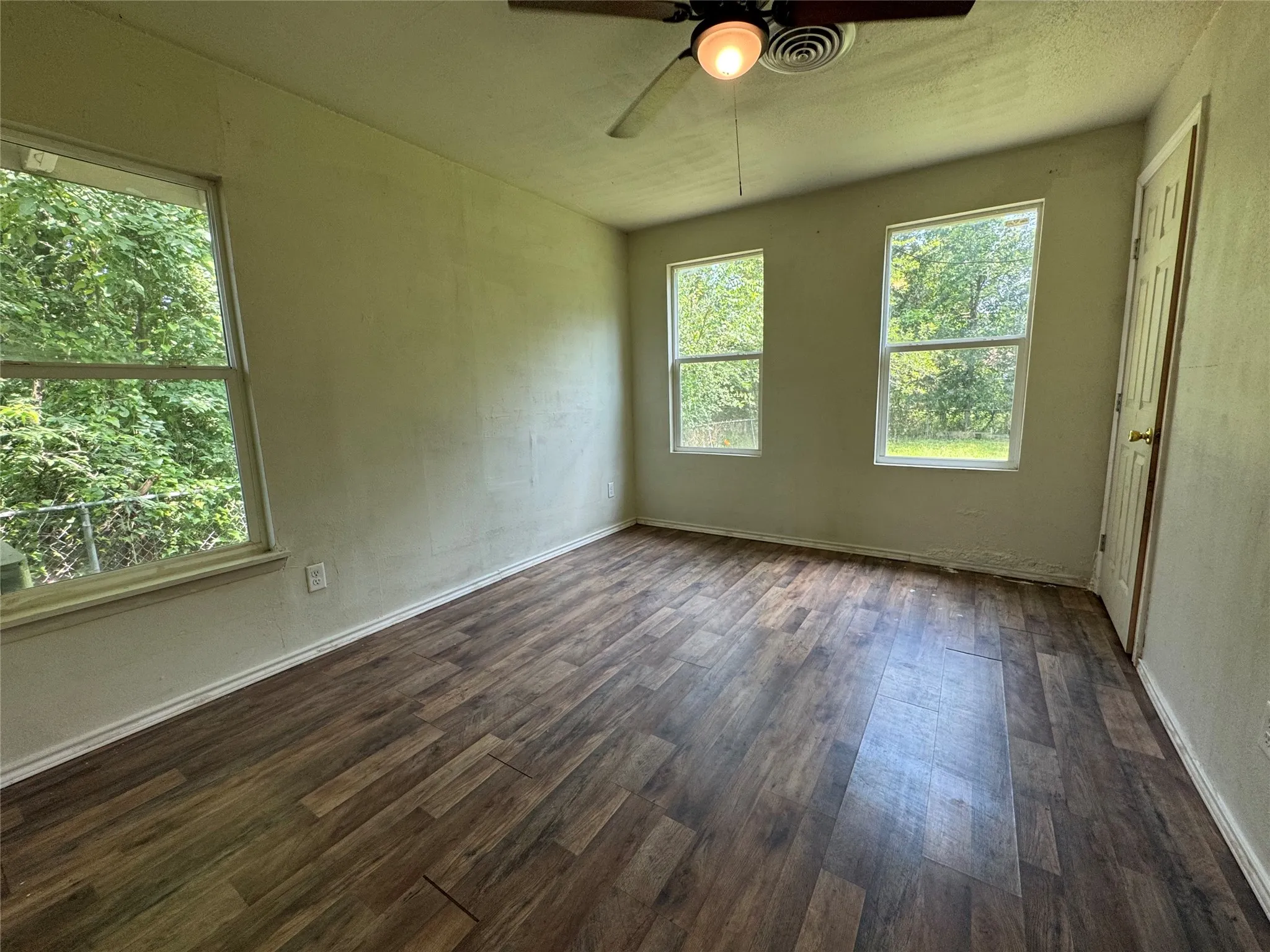Single Family Residence For Sale in Hunt County , 1605 Jackson Street, Commerce, Texas 75428, 3 Bedroom, 2 Bathroom, Garage spaces, 1,600 Sqft, built in 1968, Price $124,000, mls#21296102, Real Estate Agent in Commerce, Homes For Sale in Hunt county, Homes For Sale in Commerce, Realtor in Commerce Texas, Real Estate Brokerage Independent Realty Texas, Luminita Cordes Realtor