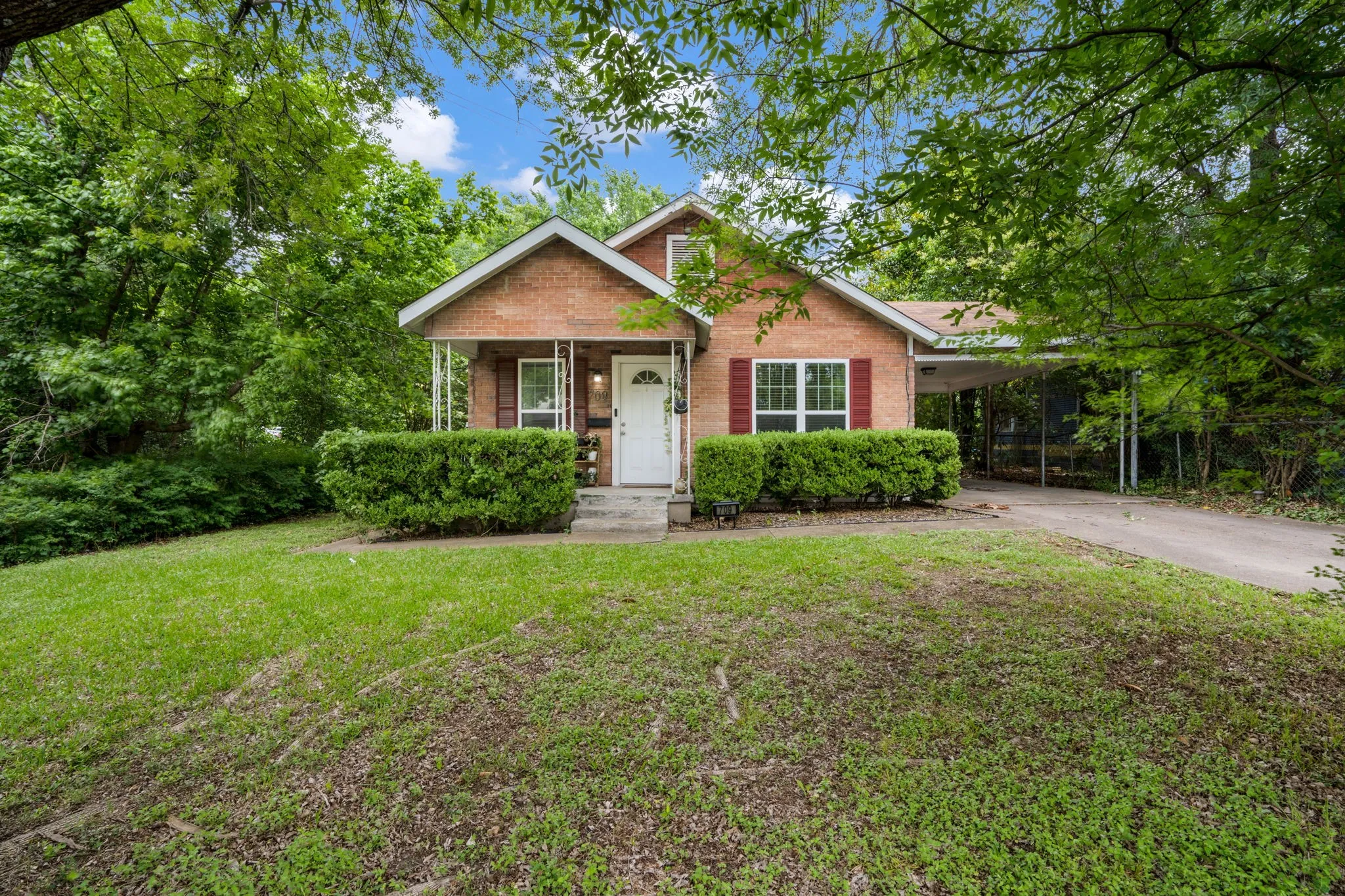 Single Family Residence For Sale in Ellis County , 709 Dr Martin Luther King Jr Boulevard, Waxahachie, Texas 75165, 3 Bedroom, 2 Bathroom, Garage spaces, 1,600 Sqft, built in 1920, mls#21296147, Real Estate Agent in Waxahachie, Homes For Sale in Ellis county, Homes For Sale in Waxahachie, Realtor in Waxahachie Texas, Real Estate Brokerage Independent Realty Texas, Luminita Cordes Realtor