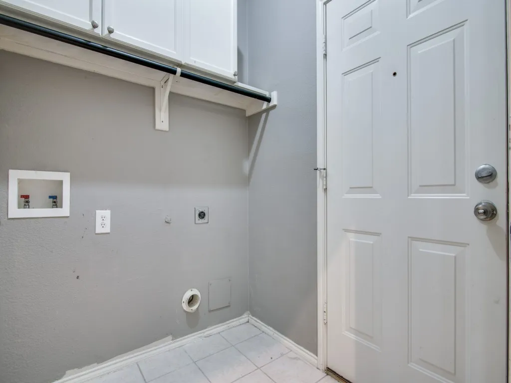 Single Family Residence For Sale in Denton County , 10120 Cherry Hill Lane, Providence Village, Texas 76227, 3 Bedroom, 3 Bathroom, 2 Garage spaces, 1,912 Sqft, built in 2005, Price $245,000, mls#21296152, Real Estate Agent in Providence Village, Homes For Sale in Denton county, Homes For Sale in Providence Village, Realtor in Providence Village Texas, Real Estate Brokerage Independent Realty Texas, Luminita Cordes Realtor