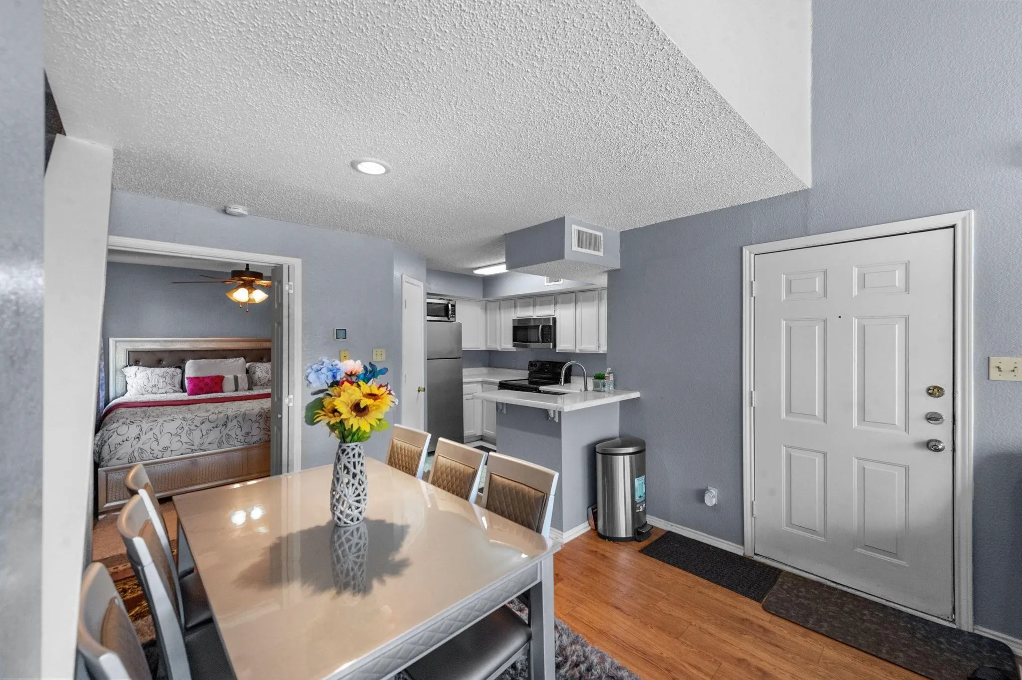 Condominium For Sale in Dallas County , 9815 Walnut Street 204, Dallas, Texas 75243, 2 Bedrooms, 2 Bathrooms, Garage spaces, 894 Sqft, built in 1981, Price $123,000, mls#21296162, Real Estate Agent in Dallas, Homes For Sale in Dallas county, Homes For Sale in Dallas, Realtor in Dallas Texas, Real Estate Brokerage Independent Realty Texas, Luminita Cordes Realtor