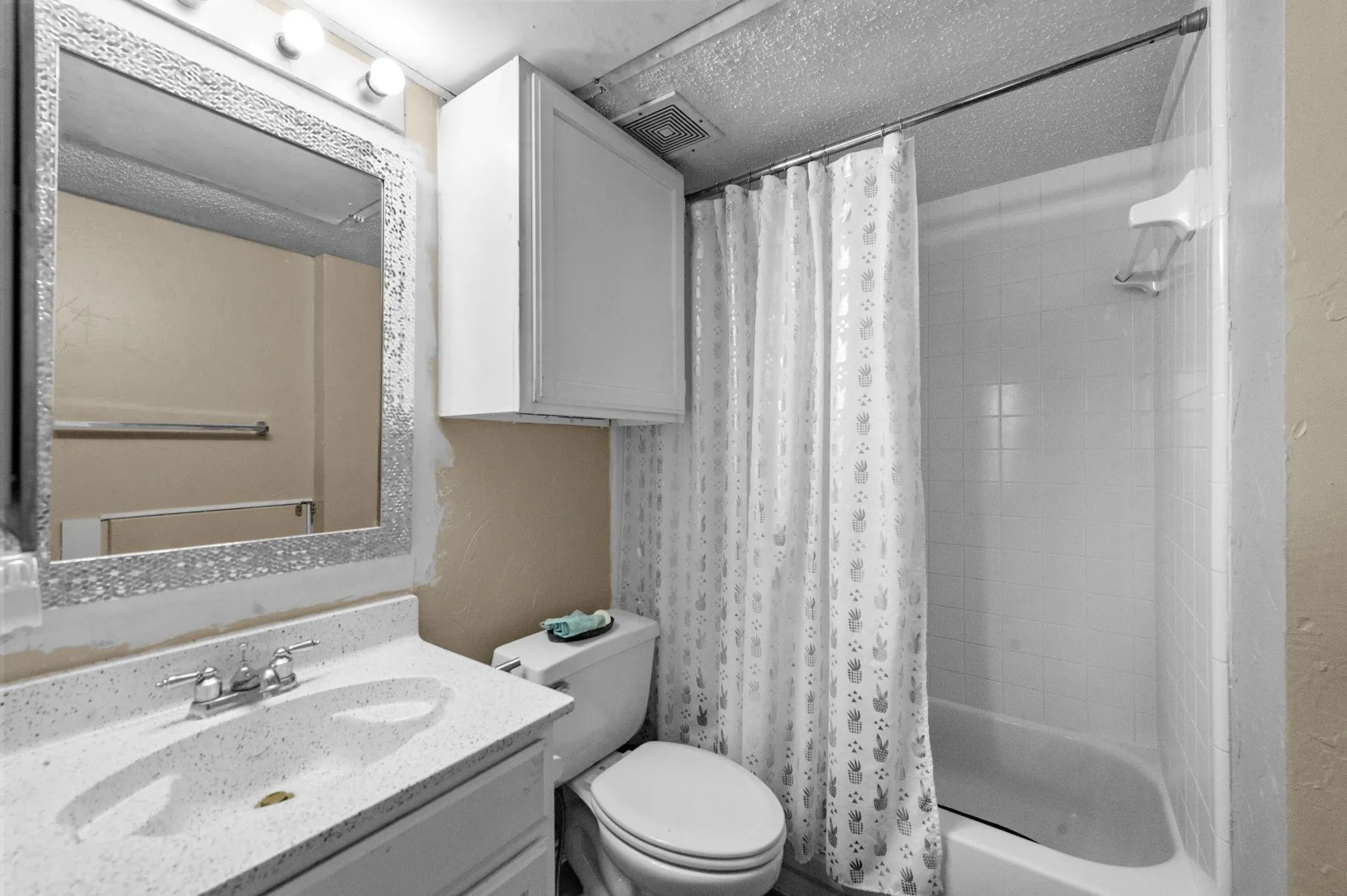 Condominium For Sale in Dallas County , 9815 Walnut Street 204, Dallas, Texas 75243, 2 Bedrooms, 2 Bathrooms, Garage spaces, 894 Sqft, built in 1981, Price $123,000, mls#21296162, Real Estate Agent in Dallas, Homes For Sale in Dallas county, Homes For Sale in Dallas, Realtor in Dallas Texas, Real Estate Brokerage Independent Realty Texas, Luminita Cordes Realtor