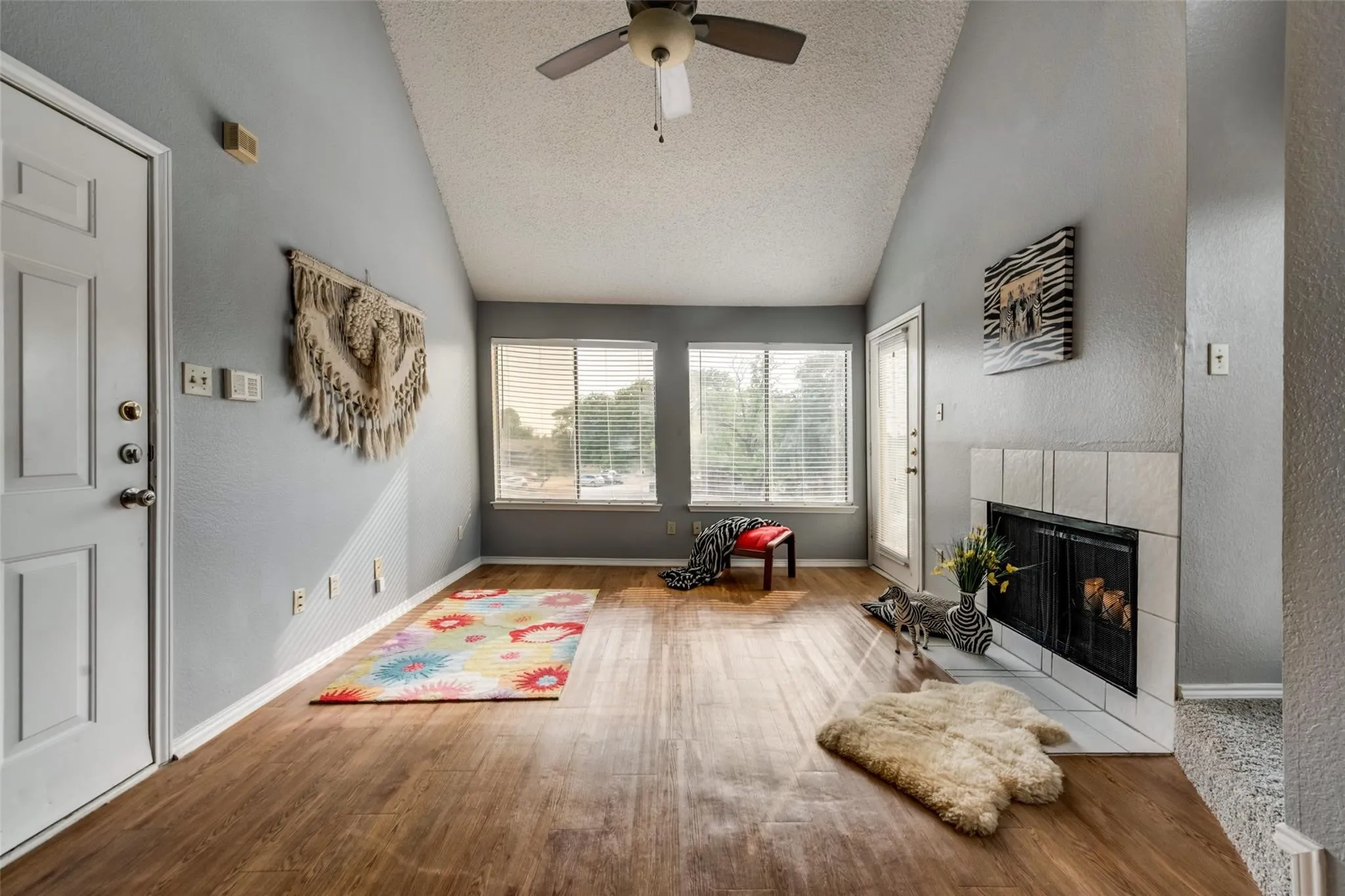 Condominium For Sale in Dallas County , 9815 Walnut Street 204, Dallas, Texas 75243, 2 Bedrooms, 2 Bathrooms, Garage spaces, 894 Sqft, built in 1981, Price $123,000, mls#21296162, Real Estate Agent in Dallas, Homes For Sale in Dallas county, Homes For Sale in Dallas, Realtor in Dallas Texas, Real Estate Brokerage Independent Realty Texas, Luminita Cordes Realtor
