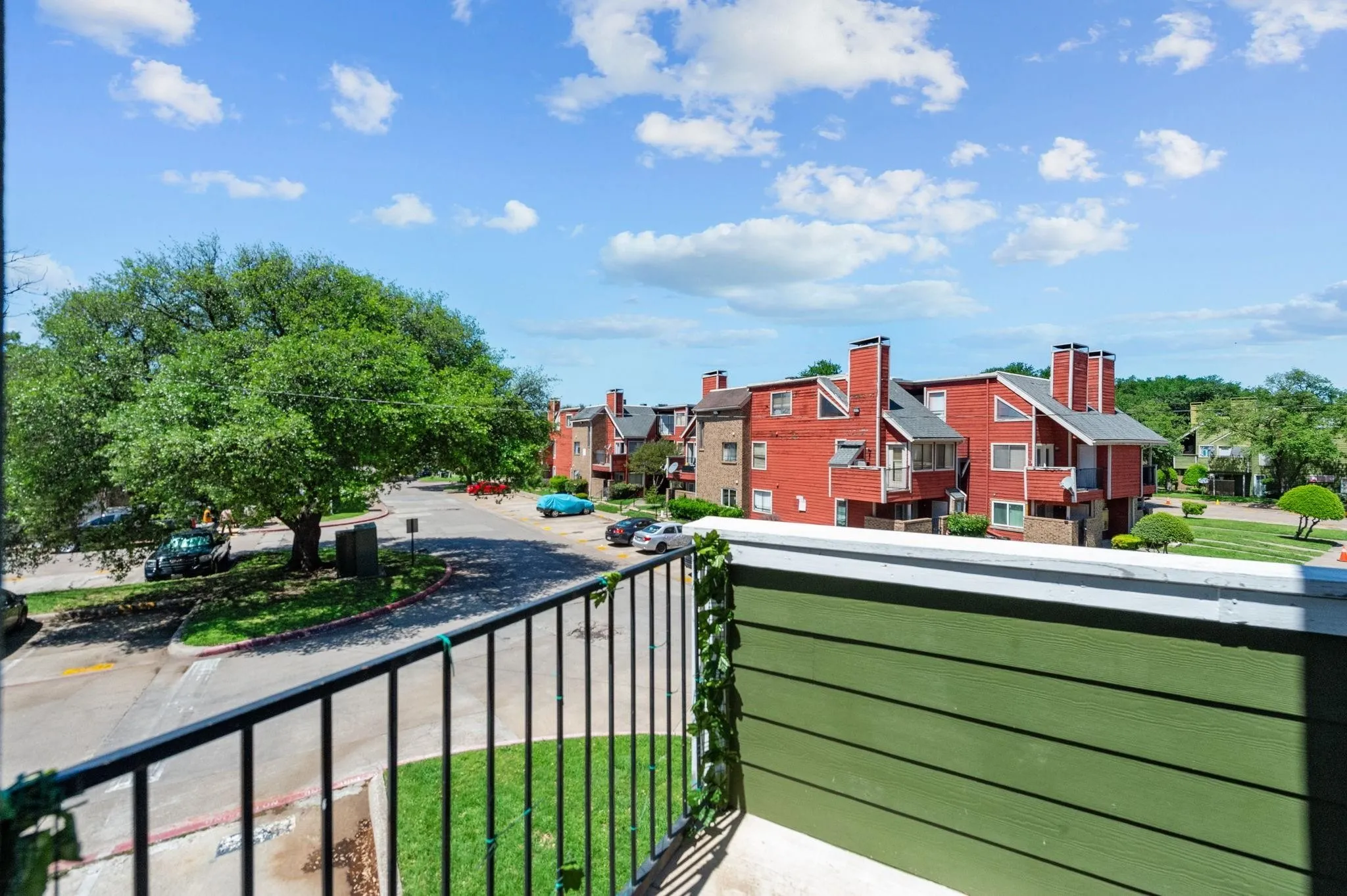 Condominium For Sale in Dallas County , 9815 Walnut Street 204, Dallas, Texas 75243, 2 Bedrooms, 2 Bathrooms, Garage spaces, 894 Sqft, built in 1981, Price $123,000, mls#21296162, Real Estate Agent in Dallas, Homes For Sale in Dallas county, Homes For Sale in Dallas, Realtor in Dallas Texas, Real Estate Brokerage Independent Realty Texas, Luminita Cordes Realtor