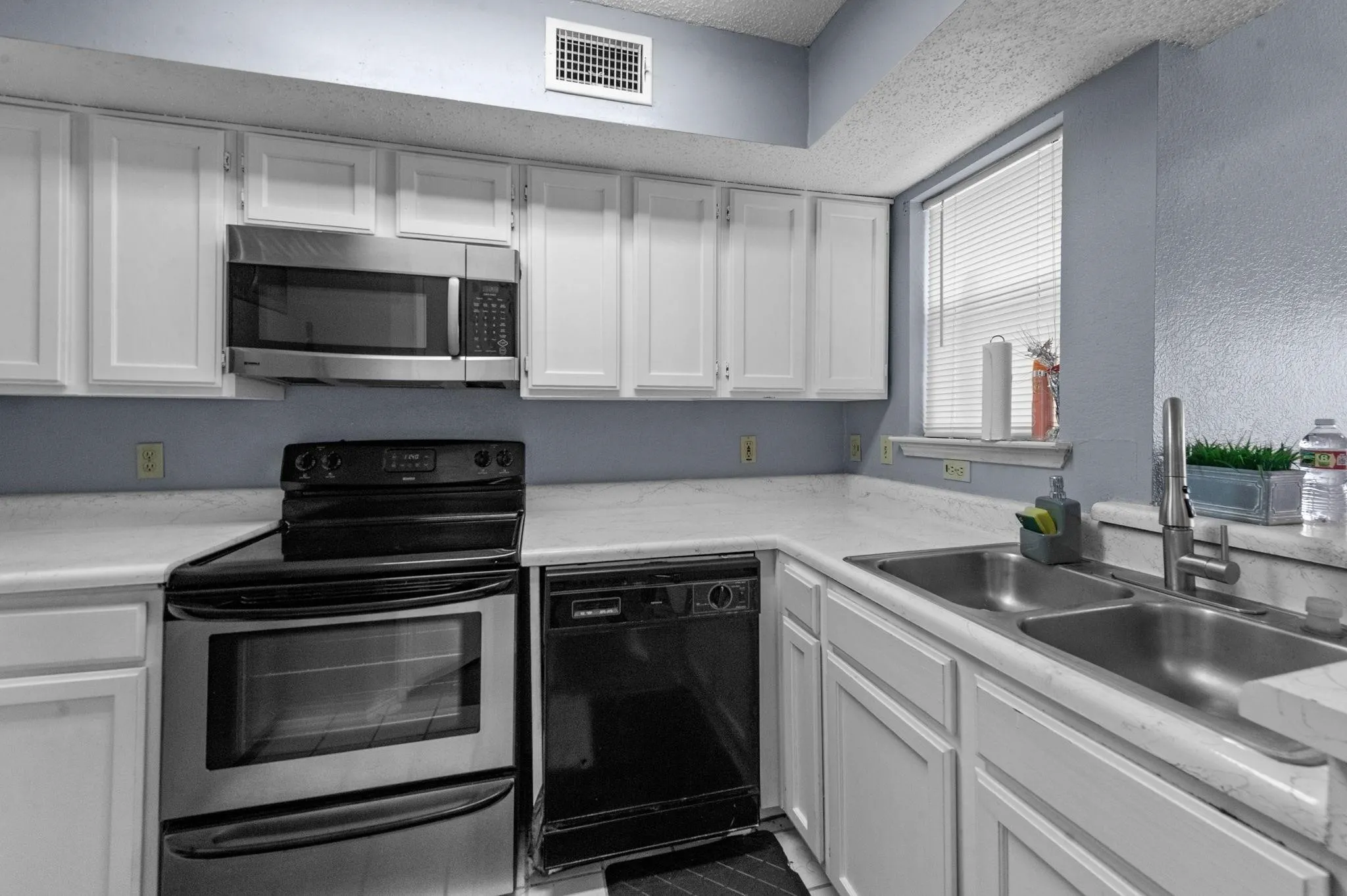 Condominium For Sale in Dallas County , 9815 Walnut Street 204, Dallas, Texas 75243, 2 Bedrooms, 2 Bathrooms, Garage spaces, 894 Sqft, built in 1981, Price $123,000, mls#21296162, Real Estate Agent in Dallas, Homes For Sale in Dallas county, Homes For Sale in Dallas, Realtor in Dallas Texas, Real Estate Brokerage Independent Realty Texas, Luminita Cordes Realtor