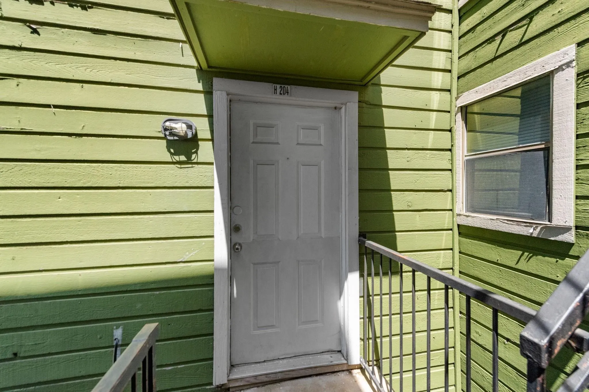 Condominium For Sale in Dallas County , 9815 Walnut Street 204, Dallas, Texas 75243, 2 Bedrooms, 2 Bathrooms, Garage spaces, 894 Sqft, built in 1981, Price $123,000, mls#21296162, Real Estate Agent in Dallas, Homes For Sale in Dallas county, Homes For Sale in Dallas, Realtor in Dallas Texas, Real Estate Brokerage Independent Realty Texas, Luminita Cordes Realtor