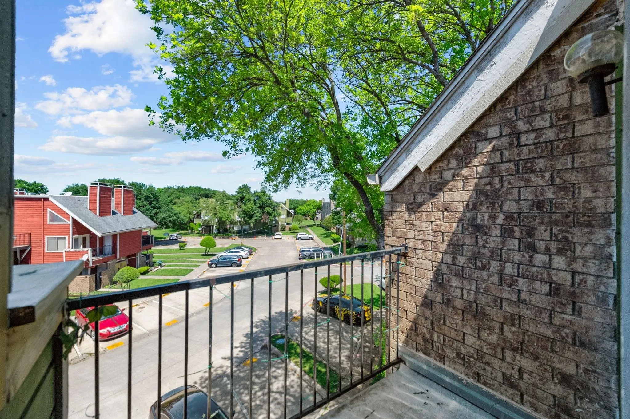 Condominium For Sale in Dallas County , 9815 Walnut Street 204, Dallas, Texas 75243, 2 Bedrooms, 2 Bathrooms, Garage spaces, 894 Sqft, built in 1981, Price $123,000, mls#21296162, Real Estate Agent in Dallas, Homes For Sale in Dallas county, Homes For Sale in Dallas, Realtor in Dallas Texas, Real Estate Brokerage Independent Realty Texas, Luminita Cordes Realtor