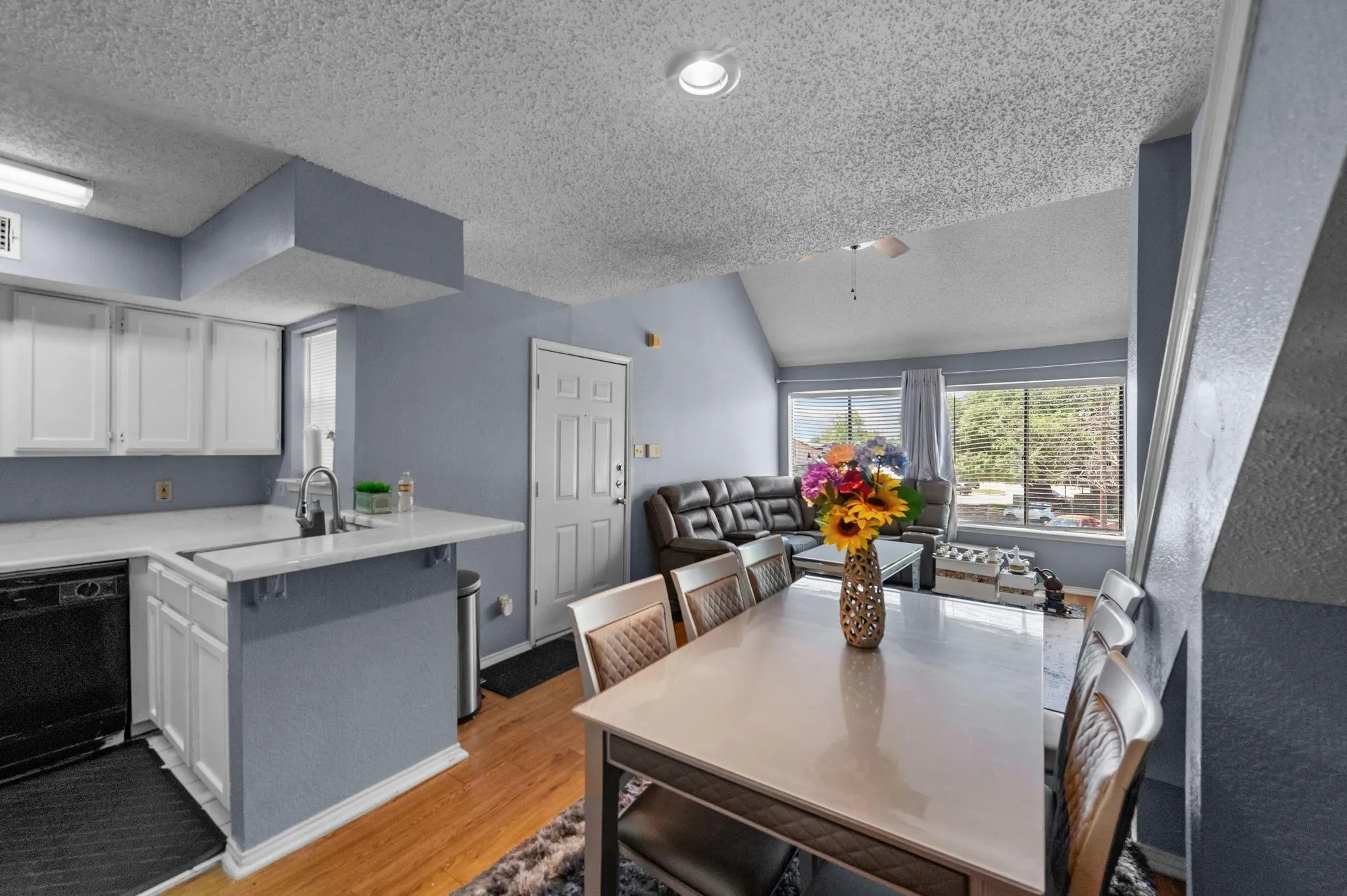 Condominium For Sale in Dallas County , 9815 Walnut Street 204, Dallas, Texas 75243, 2 Bedrooms, 2 Bathrooms, Garage spaces, 894 Sqft, built in 1981, Price $123,000, mls#21296162, Real Estate Agent in Dallas, Homes For Sale in Dallas county, Homes For Sale in Dallas, Realtor in Dallas Texas, Real Estate Brokerage Independent Realty Texas, Luminita Cordes Realtor