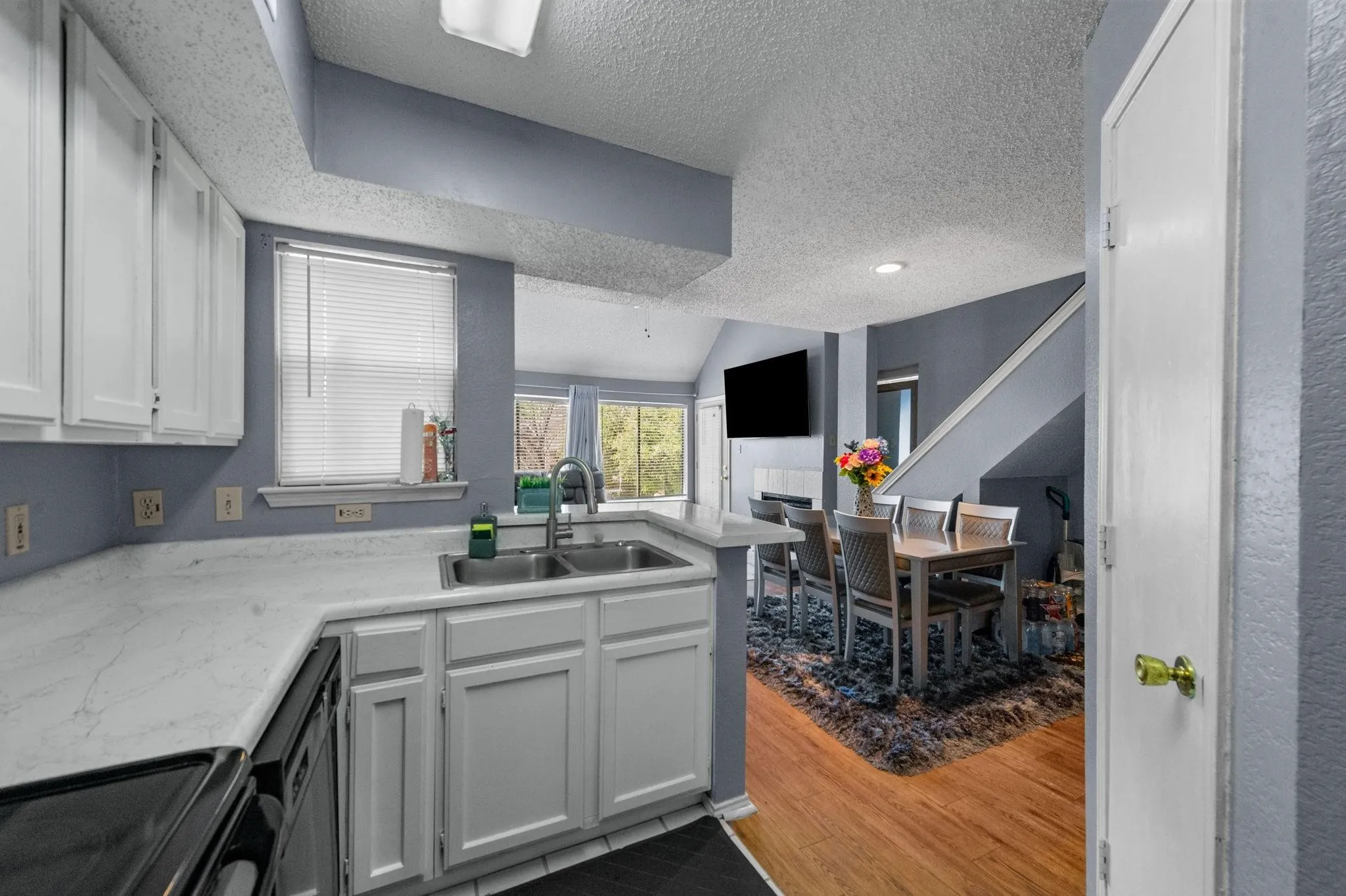 Condominium For Sale in Dallas County , 9815 Walnut Street 204, Dallas, Texas 75243, 2 Bedrooms, 2 Bathrooms, Garage spaces, 894 Sqft, built in 1981, Price $123,000, mls#21296162, Real Estate Agent in Dallas, Homes For Sale in Dallas county, Homes For Sale in Dallas, Realtor in Dallas Texas, Real Estate Brokerage Independent Realty Texas, Luminita Cordes Realtor