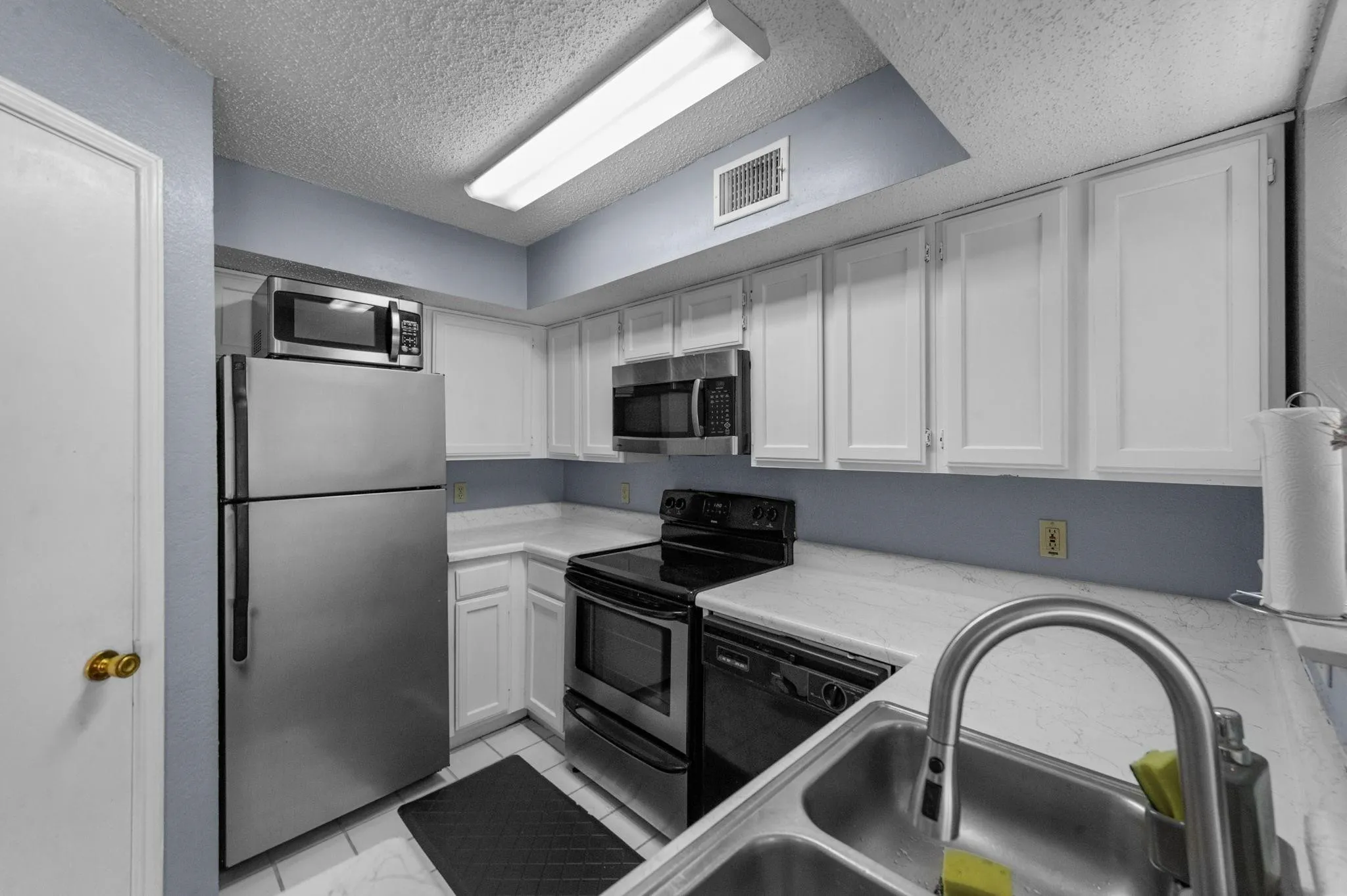 Condominium For Sale in Dallas County , 9815 Walnut Street 204, Dallas, Texas 75243, 2 Bedrooms, 2 Bathrooms, Garage spaces, 894 Sqft, built in 1981, Price $123,000, mls#21296162, Real Estate Agent in Dallas, Homes For Sale in Dallas county, Homes For Sale in Dallas, Realtor in Dallas Texas, Real Estate Brokerage Independent Realty Texas, Luminita Cordes Realtor