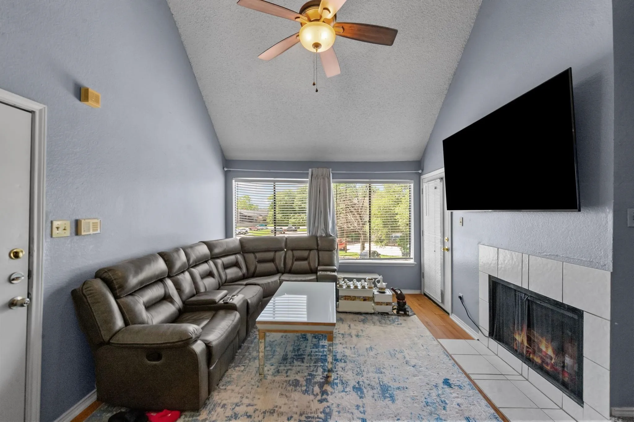 Condominium For Sale in Dallas County , 9815 Walnut Street 204, Dallas, Texas 75243, 2 Bedrooms, 2 Bathrooms, Garage spaces, 894 Sqft, built in 1981, Price $123,000, mls#21296162, Real Estate Agent in Dallas, Homes For Sale in Dallas county, Homes For Sale in Dallas, Realtor in Dallas Texas, Real Estate Brokerage Independent Realty Texas, Luminita Cordes Realtor