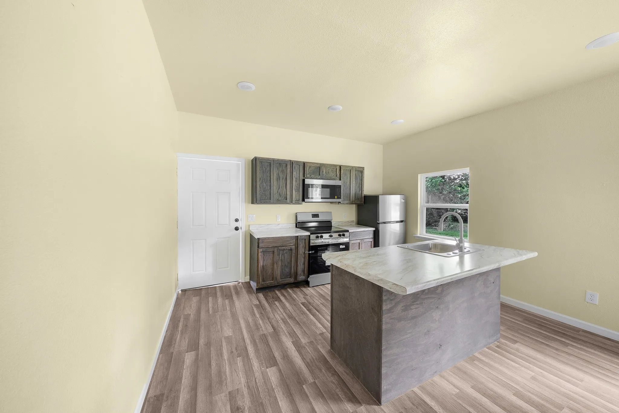 Single Family Residence For Sale in Bowie County , 2013 West 10th Street, Texarkana, Texas 75501, 2 Bedroom, 1 Bathroom, Garage spaces, 900 Sqft, built in 2026, mls#21296169, Real Estate Agent in Texarkana, Homes For Sale in Bowie county, Homes For Sale in Texarkana, Realtor in Texarkana Texas, Real Estate Brokerage Independent Realty Texas, Luminita Cordes Realtor