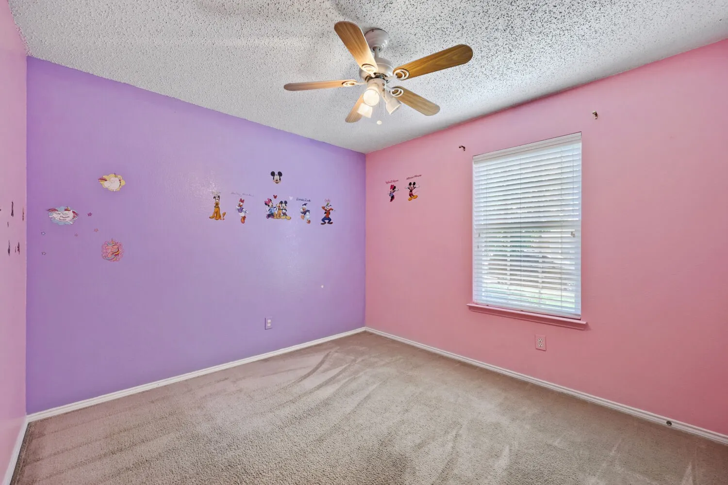Single Family Residence For Sale in Tarrant County , 903 Hems Lane, Arlington, Texas 76001, 3 Bedroom, 2 Bathroom, 2 Garage spaces, 1,622 Sqft, built in 2003, mls#21295421, Real Estate Agent in Arlington, Homes For Sale in Tarrant county, Homes For Sale in Arlington, Realtor in Arlington Texas, Real Estate Brokerage Independent Realty Texas, Luminita Cordes Realtor