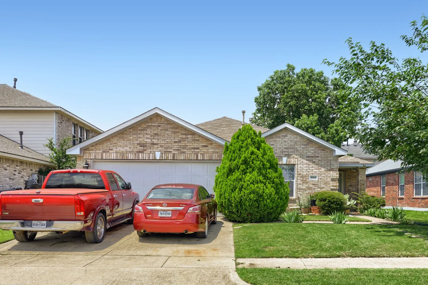 Single Family Residence For Sale in Tarrant County , 903 Hems Lane, Arlington, Texas 76001, 3 Bedroom, 2 Bathroom, 2 Garage spaces, 1,622 Sqft, built in 2003, mls#21295421, Real Estate Agent in Arlington, Homes For Sale in Tarrant county, Homes For Sale in Arlington, Realtor in Arlington Texas, Real Estate Brokerage Independent Realty Texas, Luminita Cordes Realtor