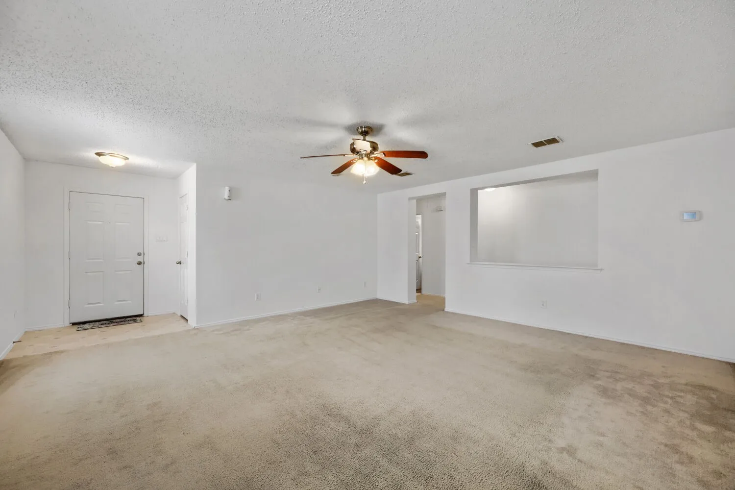 Single Family Residence For Sale in Tarrant County , 903 Hems Lane, Arlington, Texas 76001, 3 Bedroom, 2 Bathroom, 2 Garage spaces, 1,622 Sqft, built in 2003, mls#21295421, Real Estate Agent in Arlington, Homes For Sale in Tarrant county, Homes For Sale in Arlington, Realtor in Arlington Texas, Real Estate Brokerage Independent Realty Texas, Luminita Cordes Realtor