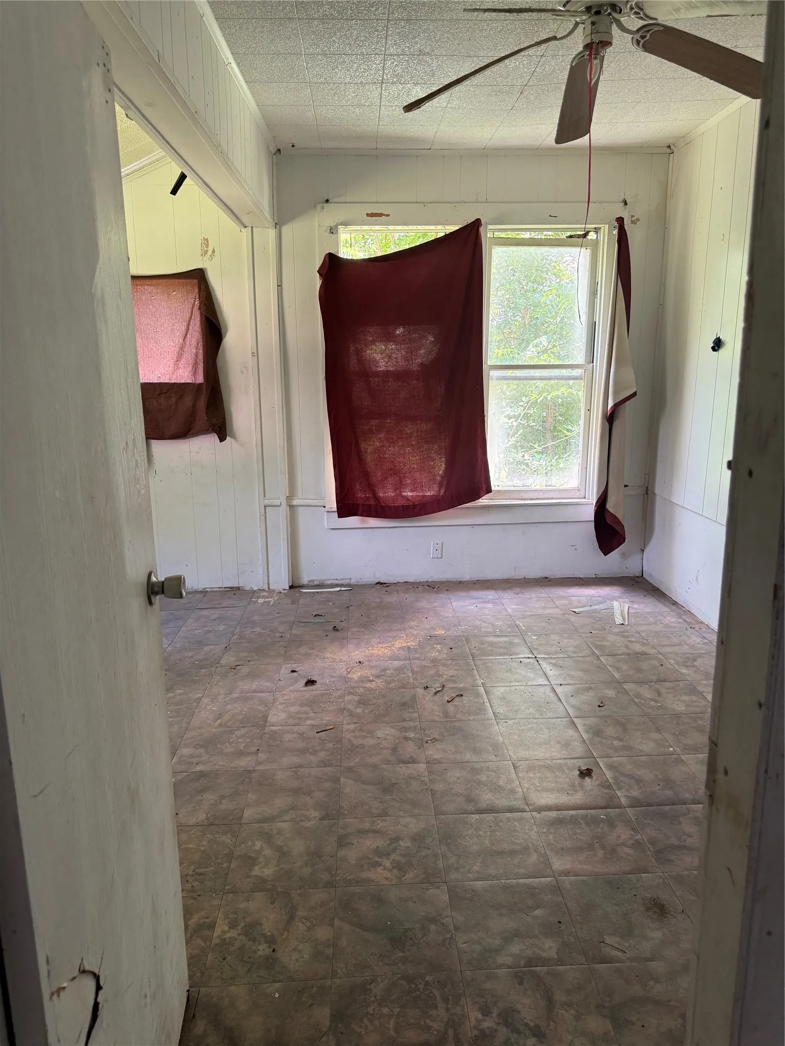 Single Family Residence For Sale in Limestone County , 405 S Canton Street, Mexia, Texas 76667, 3 Bedroom, 1 Bathroom, 1 Garage spaces, 1,296 Sqft, built in 1964, mls#21296177, Real Estate Agent in Mexia, Homes For Sale in Limestone county, Homes For Sale in Mexia, Realtor in Mexia Texas, Real Estate Brokerage Independent Realty Texas, Luminita Cordes Realtor