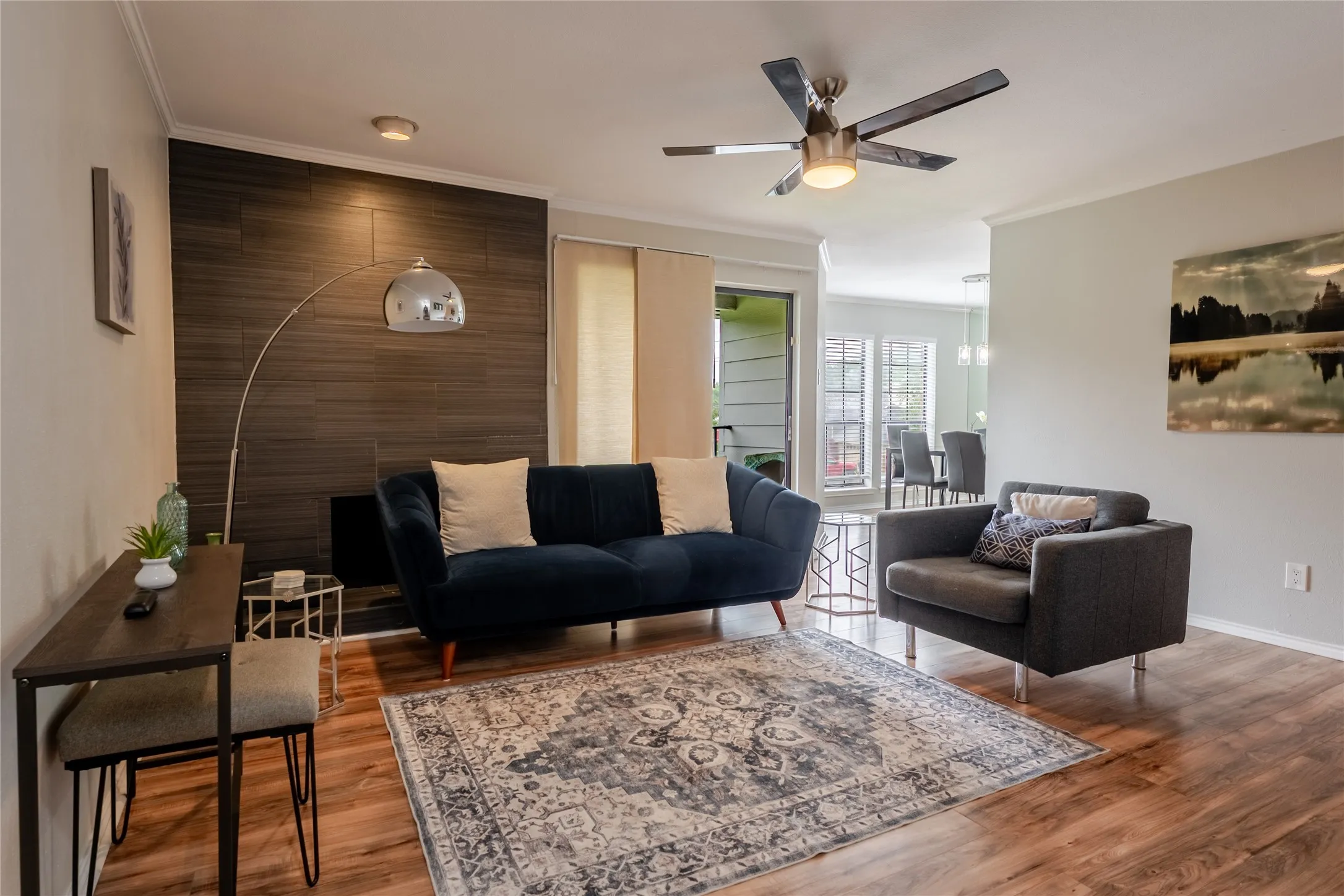 Condominium For Sale in Dallas County , 15151 Berry Trail 1410, Dallas, Texas 75248, 2 Bedroom, 2 Bathroom, Garage spaces, 966 Sqft, built in 1980, mls#21296007, Real Estate Agent in Dallas, Homes For Sale in Dallas county, Homes For Sale in Dallas, Realtor in Dallas Texas, Real Estate Brokerage Independent Realty Texas, Luminita Cordes Realtor