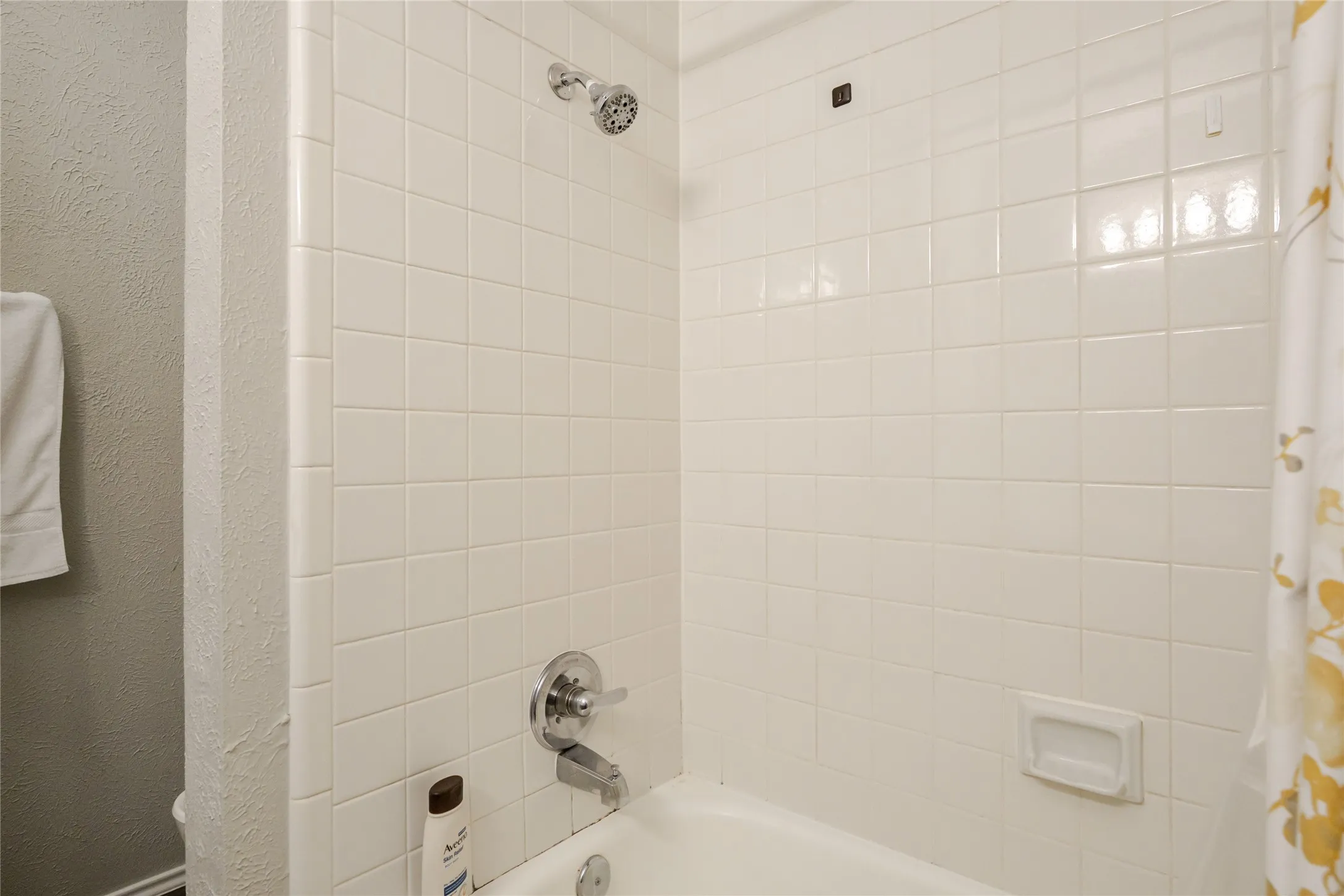 Condominium For Sale in Dallas County , 15151 Berry Trail 1410, Dallas, Texas 75248, 2 Bedroom, 2 Bathroom, Garage spaces, 966 Sqft, built in 1980, mls#21296007, Real Estate Agent in Dallas, Homes For Sale in Dallas county, Homes For Sale in Dallas, Realtor in Dallas Texas, Real Estate Brokerage Independent Realty Texas, Luminita Cordes Realtor