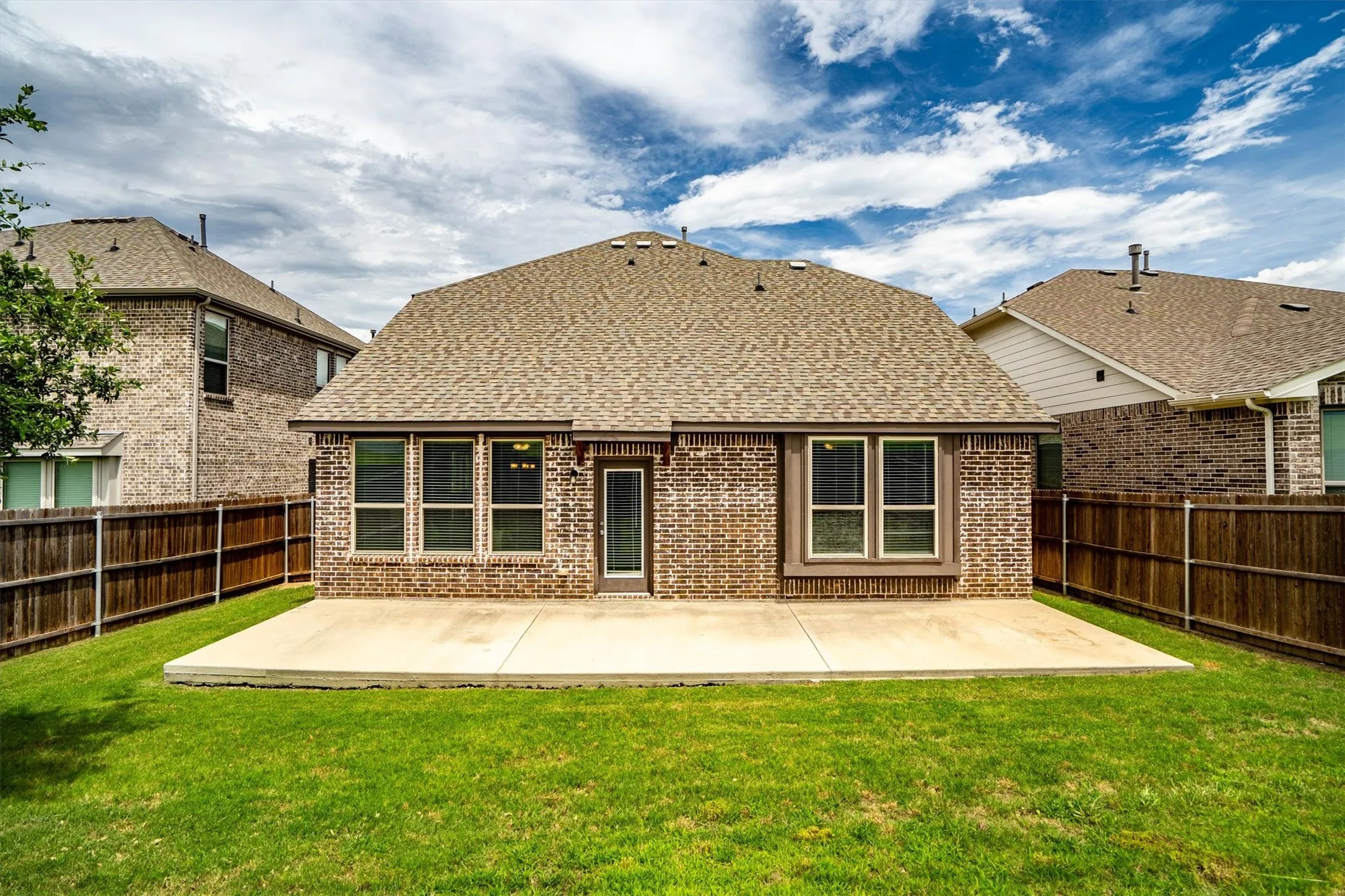 Single Family Residence For Sale in Denton County , 14613 Martin Creek Cove, Fort Worth, Texas 76262, 4 Bedroom, 3 Bathroom, 2 Garage spaces, 2,449 Sqft, built in 2019, mls#21286990, Real Estate Agent in Fort Worth, Homes For Sale in Denton county, Homes For Sale in Fort Worth, Realtor in Fort Worth Texas, Real Estate Brokerage Independent Realty Texas, Luminita Cordes Realtor