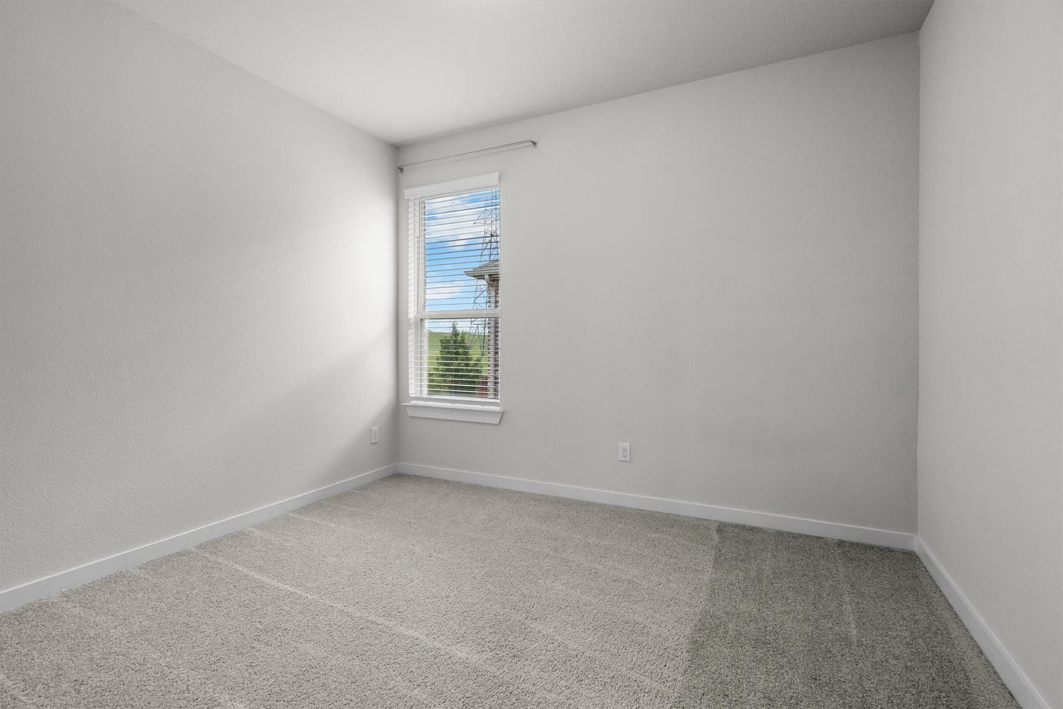 Single Family Residence For Sale in Denton County , 14613 Martin Creek Cove, Fort Worth, Texas 76262, 4 Bedroom, 3 Bathroom, 2 Garage spaces, 2,449 Sqft, built in 2019, mls#21286990, Real Estate Agent in Fort Worth, Homes For Sale in Denton county, Homes For Sale in Fort Worth, Realtor in Fort Worth Texas, Real Estate Brokerage Independent Realty Texas, Luminita Cordes Realtor
