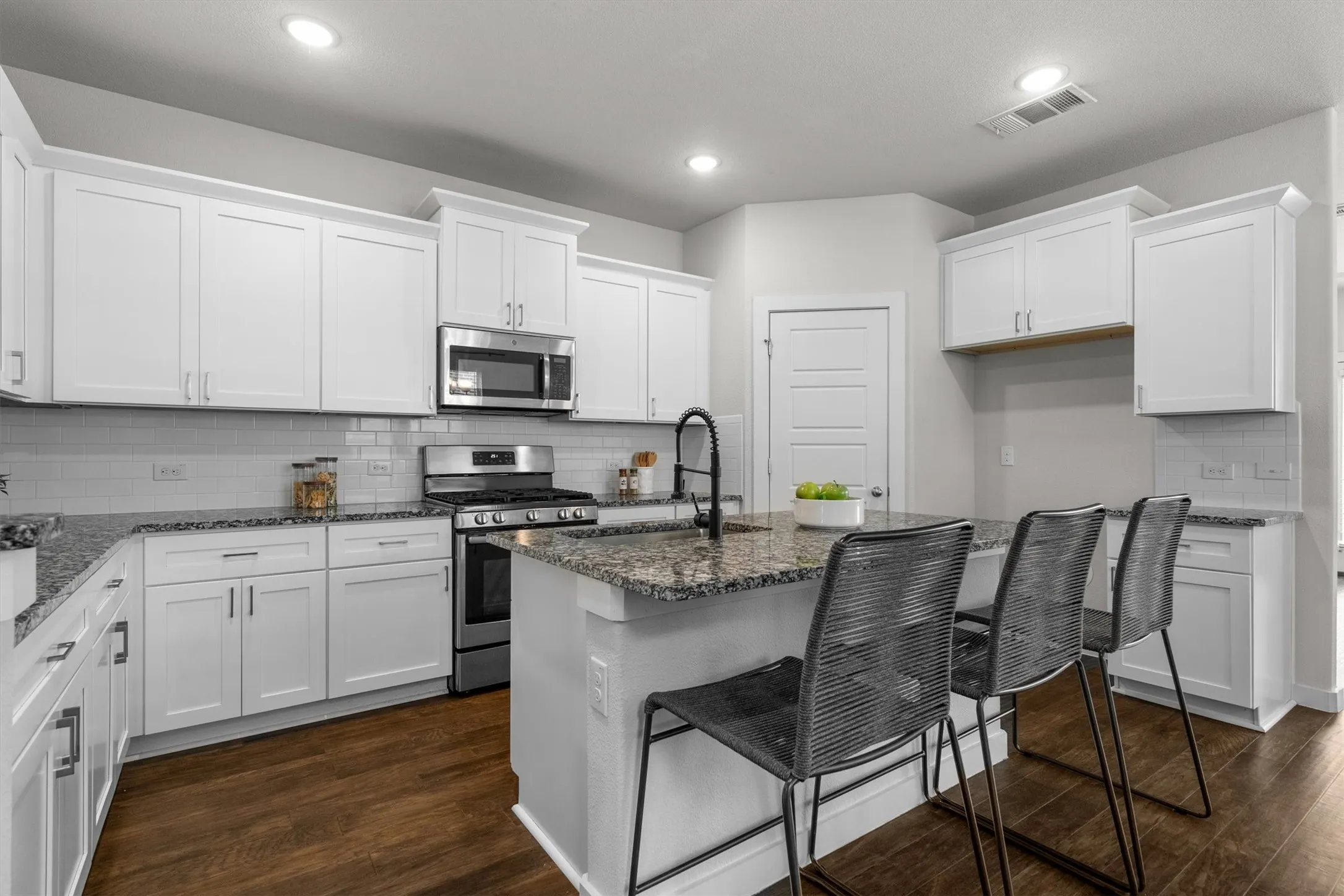 Single Family Residence For Sale in Denton County , 14613 Martin Creek Cove, Fort Worth, Texas 76262, 4 Bedroom, 3 Bathroom, 2 Garage spaces, 2,449 Sqft, built in 2019, mls#21286990, Real Estate Agent in Fort Worth, Homes For Sale in Denton county, Homes For Sale in Fort Worth, Realtor in Fort Worth Texas, Real Estate Brokerage Independent Realty Texas, Luminita Cordes Realtor