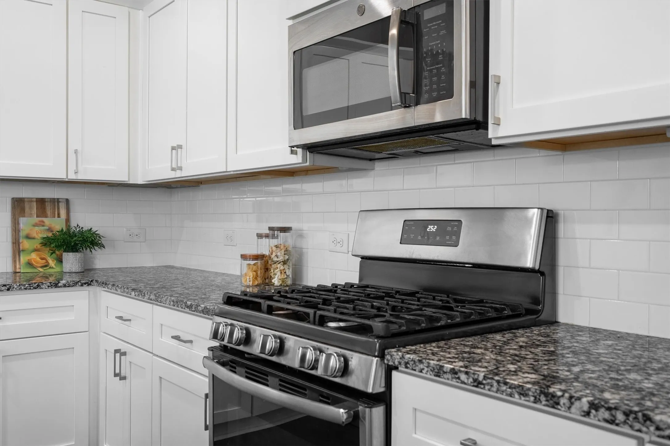 Single Family Residence For Sale in Denton County , 14613 Martin Creek Cove, Fort Worth, Texas 76262, 4 Bedroom, 3 Bathroom, 2 Garage spaces, 2,449 Sqft, built in 2019, mls#21286990, Real Estate Agent in Fort Worth, Homes For Sale in Denton county, Homes For Sale in Fort Worth, Realtor in Fort Worth Texas, Real Estate Brokerage Independent Realty Texas, Luminita Cordes Realtor