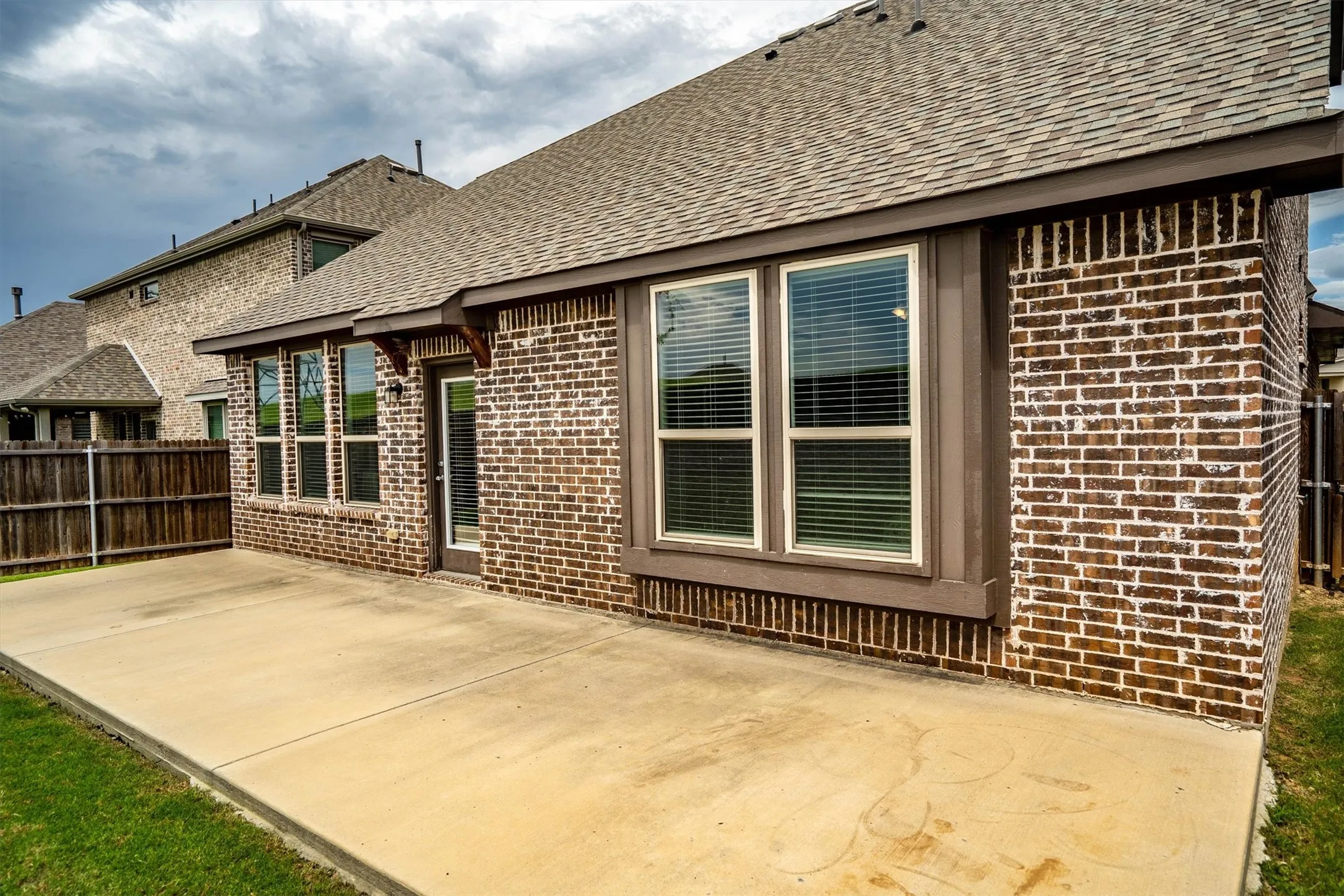 Single Family Residence For Sale in Denton County , 14613 Martin Creek Cove, Fort Worth, Texas 76262, 4 Bedroom, 3 Bathroom, 2 Garage spaces, 2,449 Sqft, built in 2019, mls#21286990, Real Estate Agent in Fort Worth, Homes For Sale in Denton county, Homes For Sale in Fort Worth, Realtor in Fort Worth Texas, Real Estate Brokerage Independent Realty Texas, Luminita Cordes Realtor