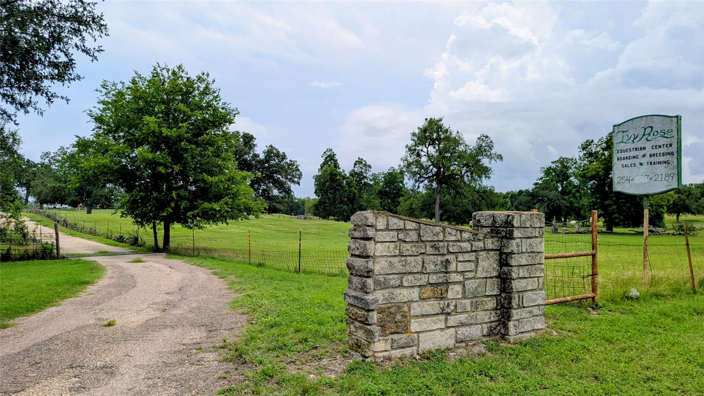 Farm For Sale in Milam County , 458 Fm 1600, Cameron, Texas 76520, 3 Bedroom, 2 Bathroom, Garage spaces, 1,860 Sqft, built in 2015, Price $775,000, mls#21296164, Real Estate Agent in Cameron, Homes For Sale in Milam county, Homes For Sale in Cameron, Realtor in Cameron Texas, Real Estate Brokerage Independent Realty Texas, Luminita Cordes Realtor