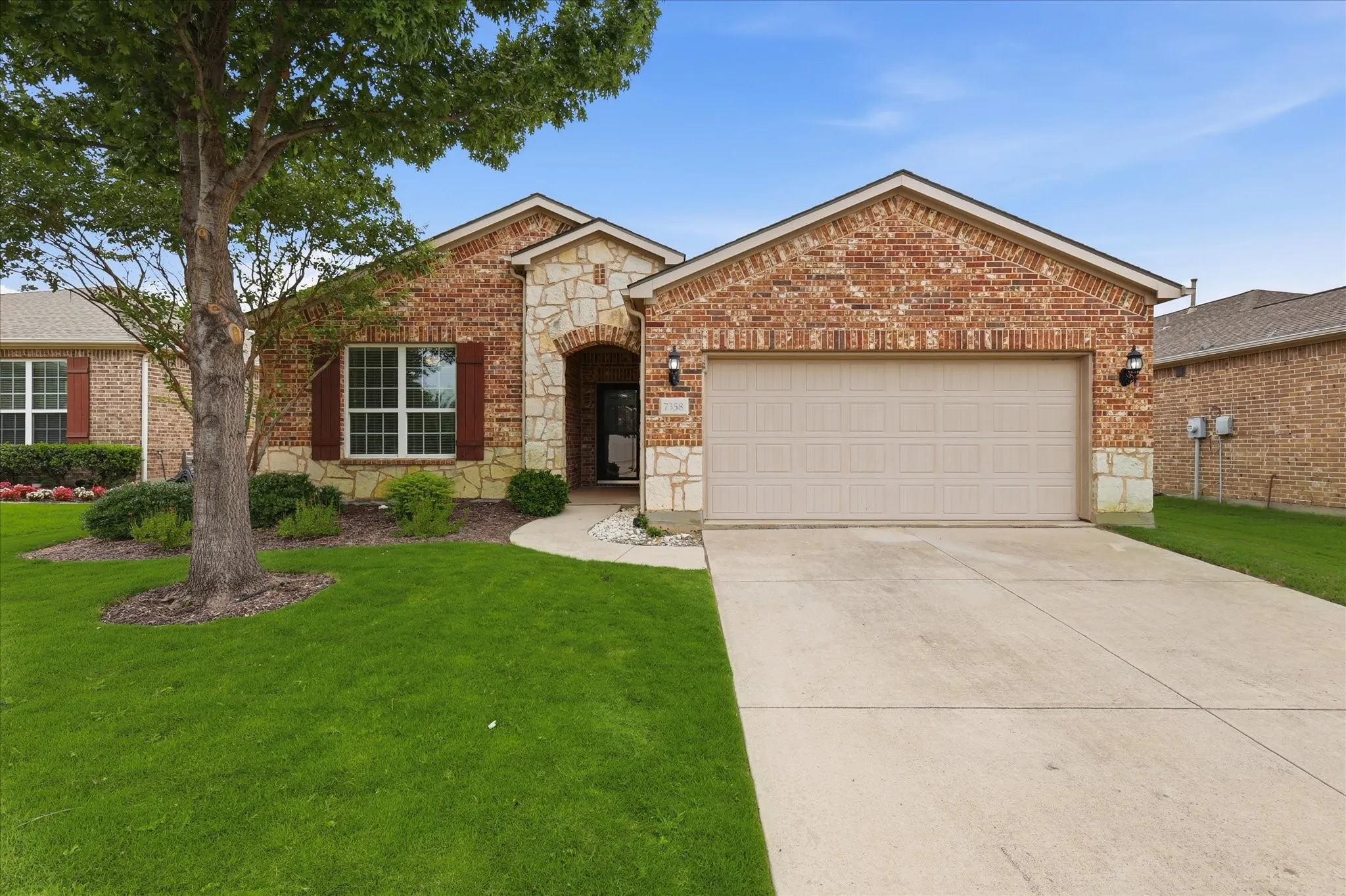 Single Family Residence For Sale in Denton County , 7358 Trull Brook Lane, Frisco, Texas 75036, 3 Bedroom, 2 Bathroom, 2 Garage spaces, 1,972 Sqft, built in 2012, mls#21288256, Real Estate Agent in Frisco, Homes For Sale in Denton county, Homes For Sale in Frisco, Realtor in Frisco Texas, Real Estate Brokerage Independent Realty Texas, Luminita Cordes Realtor