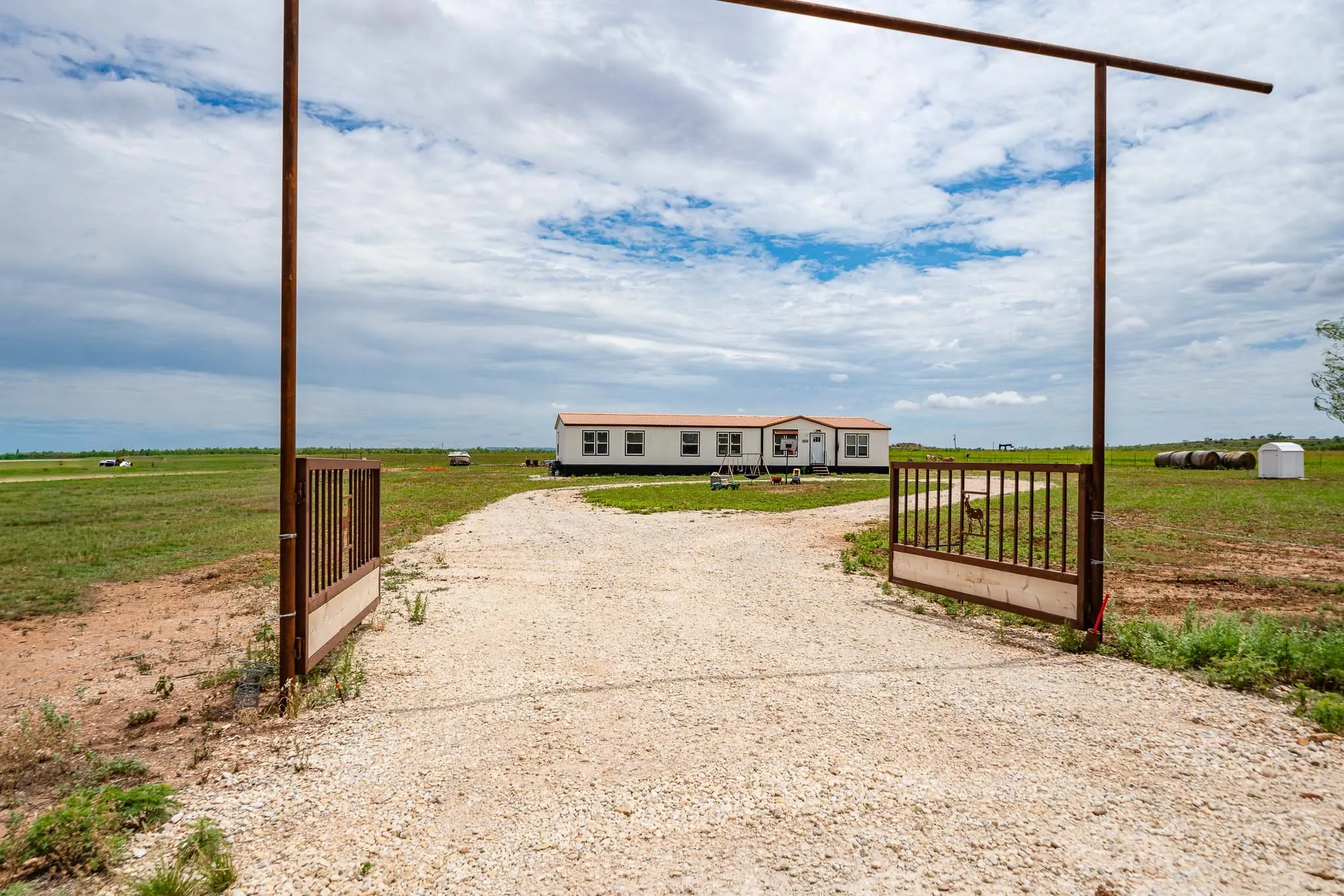 Mobile Home For Sale in Jones County , 9825 County Road 452, Merkel, Texas 79536, 4 Bedroom, 2 Bathroom, Garage spaces, 2,280 Sqft, built in 2025, mls#21296217, Real Estate Agent in Merkel, Homes For Sale in Jones county, Homes For Sale in Merkel, Realtor in Merkel Texas, Real Estate Brokerage Independent Realty Texas, Luminita Cordes Realtor