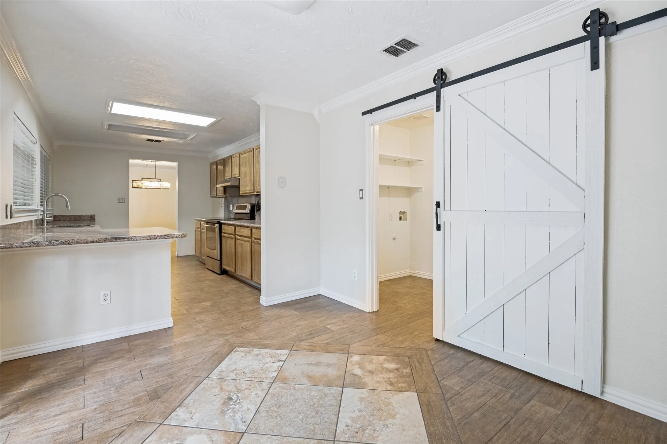 Single Family Residence For Sale in Dallas County , 628 King Street, Cedar Hill, Texas 75104, 4 Bedroom, 3 Bathroom, 2 Garage spaces, 2,380 Sqft, built in 1997, Price $325,000, mls#21291523, Real Estate Agent in Cedar Hill, Homes For Sale in Dallas county, Homes For Sale in Cedar Hill, Realtor in Cedar Hill Texas, Real Estate Brokerage Independent Realty Texas, Luminita Cordes Realtor
