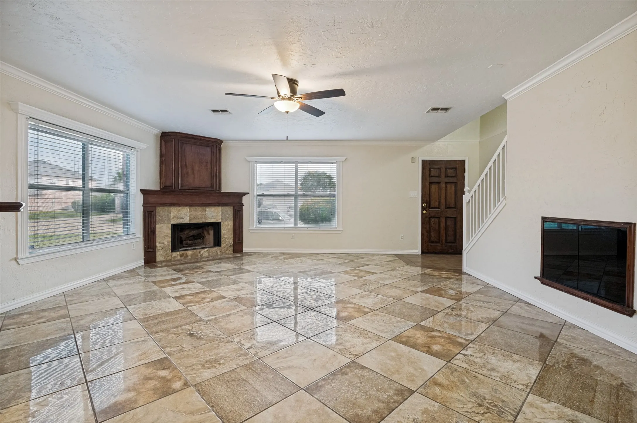 Single Family Residence For Sale in Dallas County , 628 King Street, Cedar Hill, Texas 75104, 4 Bedroom, 3 Bathroom, 2 Garage spaces, 2,380 Sqft, built in 1997, Price $325,000, mls#21291523, Real Estate Agent in Cedar Hill, Homes For Sale in Dallas county, Homes For Sale in Cedar Hill, Realtor in Cedar Hill Texas, Real Estate Brokerage Independent Realty Texas, Luminita Cordes Realtor
