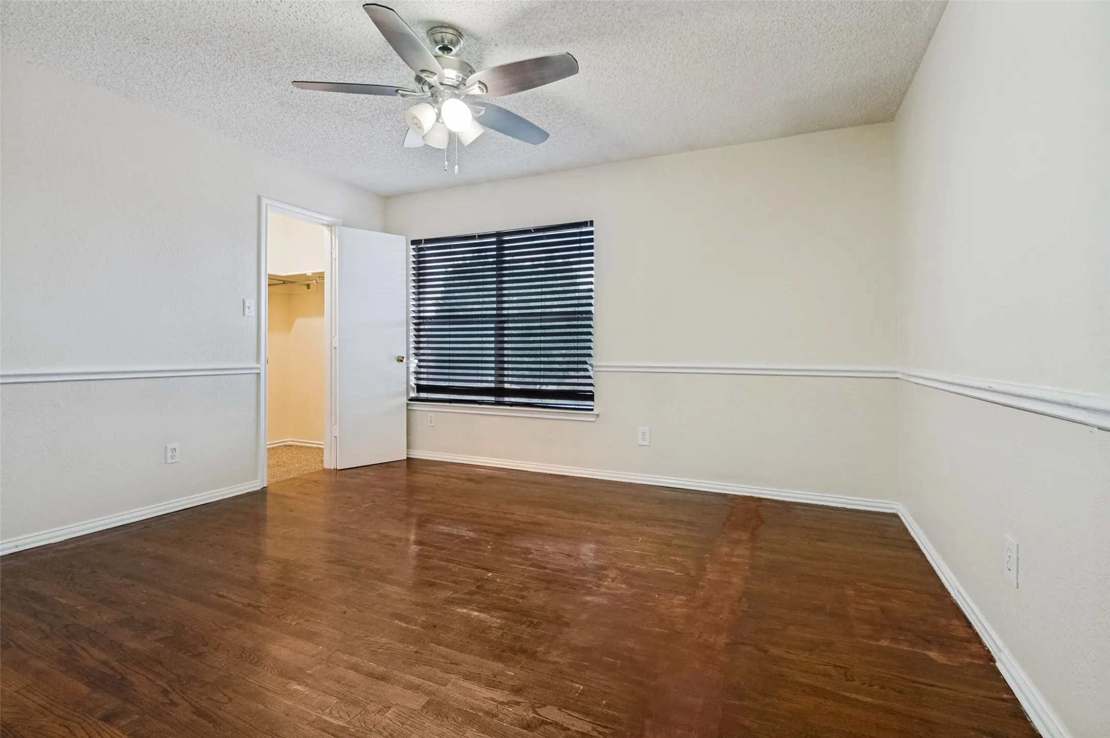 Single Family Residence For Sale in Dallas County , 628 King Street, Cedar Hill, Texas 75104, 4 Bedroom, 3 Bathroom, 2 Garage spaces, 2,380 Sqft, built in 1997, Price $325,000, mls#21291523, Real Estate Agent in Cedar Hill, Homes For Sale in Dallas county, Homes For Sale in Cedar Hill, Realtor in Cedar Hill Texas, Real Estate Brokerage Independent Realty Texas, Luminita Cordes Realtor