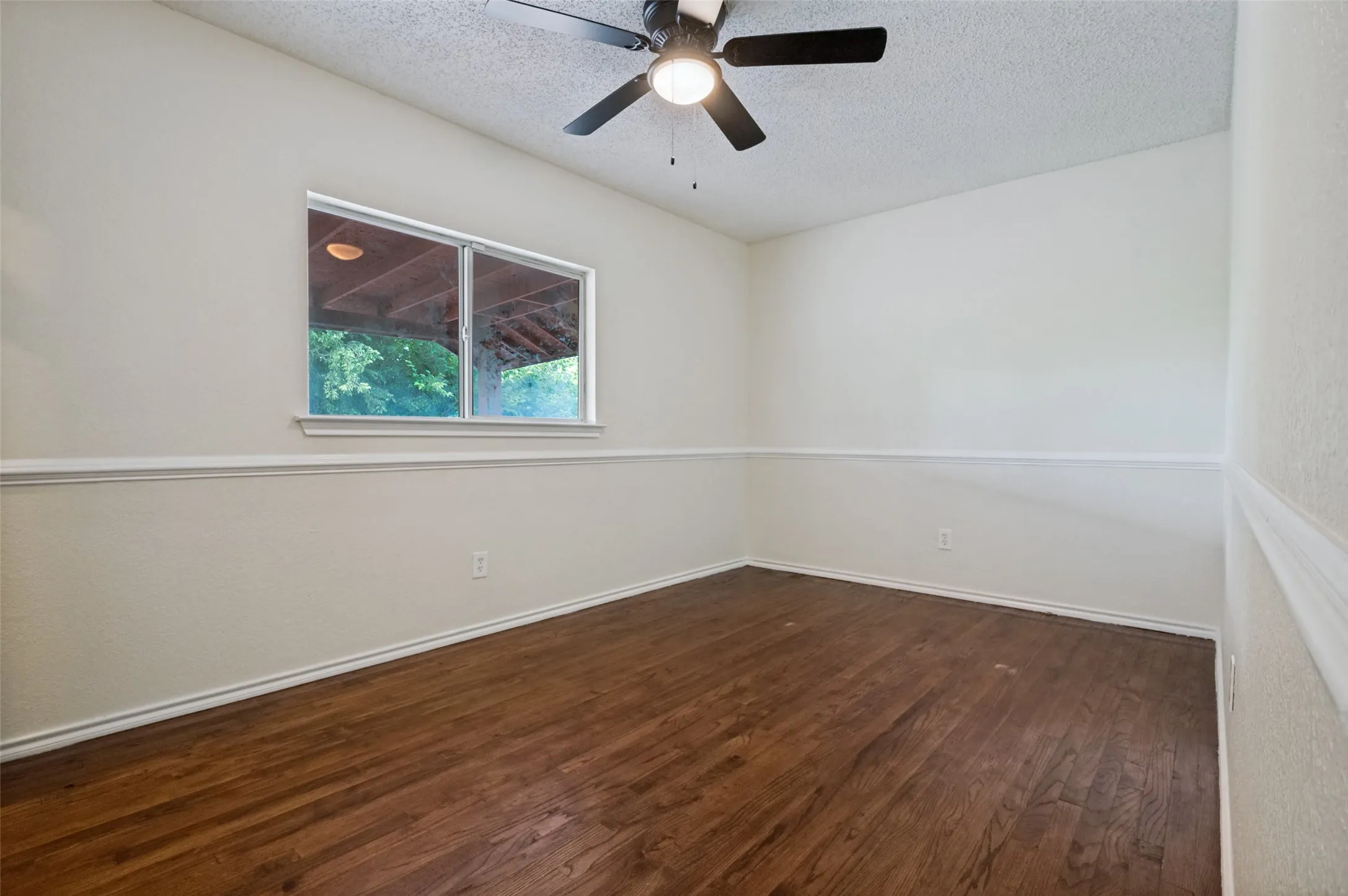 Single Family Residence For Sale in Dallas County , 628 King Street, Cedar Hill, Texas 75104, 4 Bedroom, 3 Bathroom, 2 Garage spaces, 2,380 Sqft, built in 1997, Price $325,000, mls#21291523, Real Estate Agent in Cedar Hill, Homes For Sale in Dallas county, Homes For Sale in Cedar Hill, Realtor in Cedar Hill Texas, Real Estate Brokerage Independent Realty Texas, Luminita Cordes Realtor